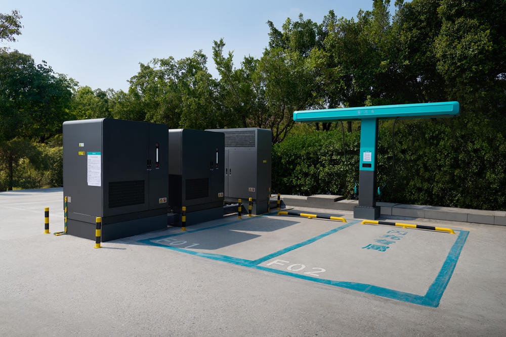BYD Invests 63.4 Billion Yuan in Flash Charging, Stations Near Highway Exits
