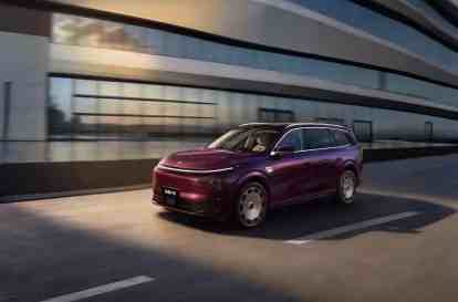 Dongfeng eπ M8: шестиместный кроссовер от 179,8 тыс. юаней на переполненном семейном рынке