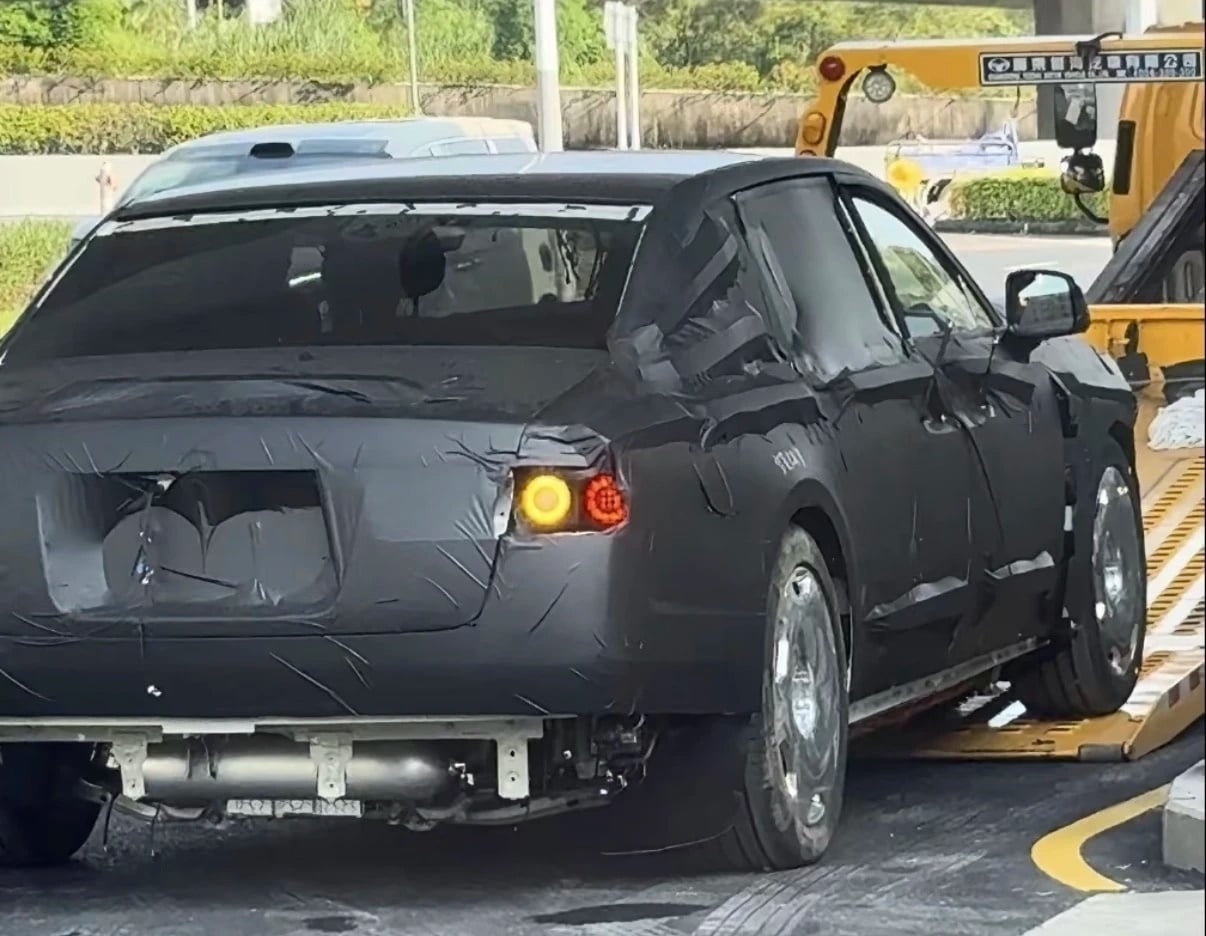 Yangwang Flagship Spy Shots: Large Sedan and SUV Target Phantom, Cullinan