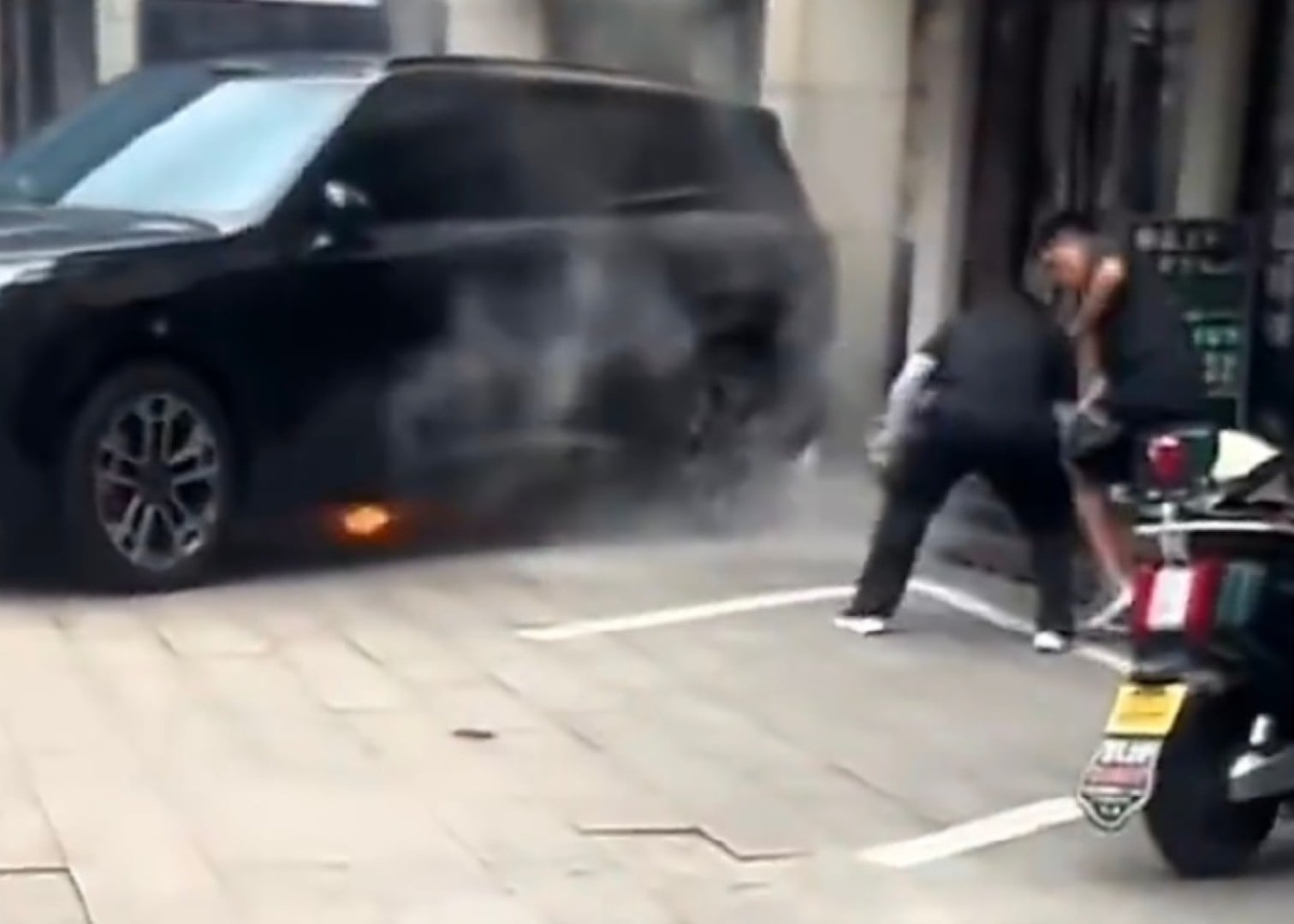 Lynk & Co 900 Fire in Hangzhou: Dealer Blames Power Bank, Official Cause Pending
