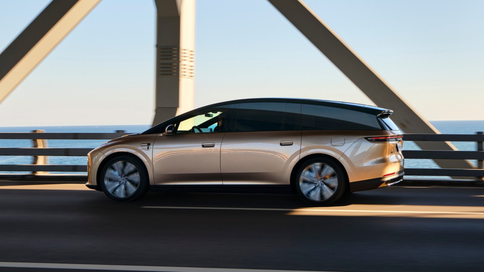 Li Auto i9, Arcfox T7 and Fang Cheng Bao S launch same week as charging and smart driving take focus
