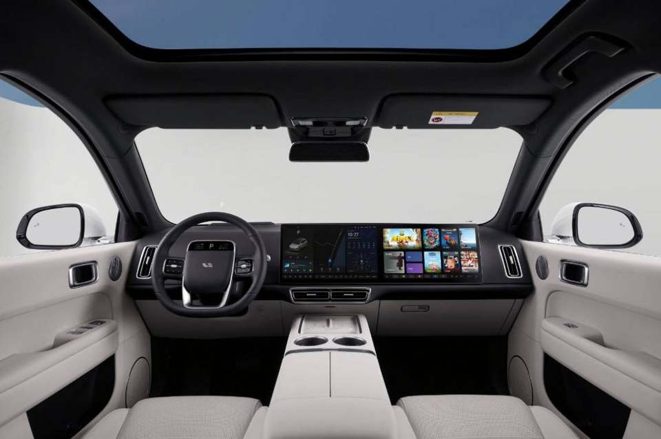 Новый Li Auto L6: запас хода 234 км и 29-дюймовый экран