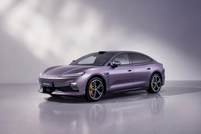 Denza Z9S: предпродажи 3 августа, 920 км на одном моторе, 1210 л.с. на трех