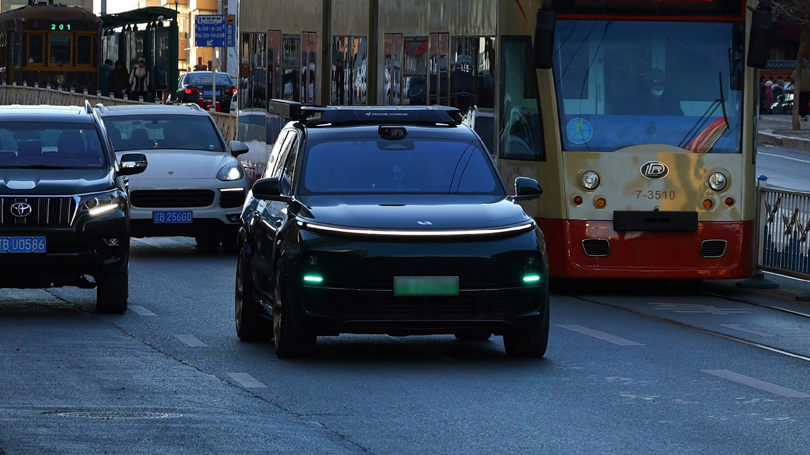 Китай запрещает "голубые огни" ADAS: стандарт GB 4785 ужесточает линию соответствия