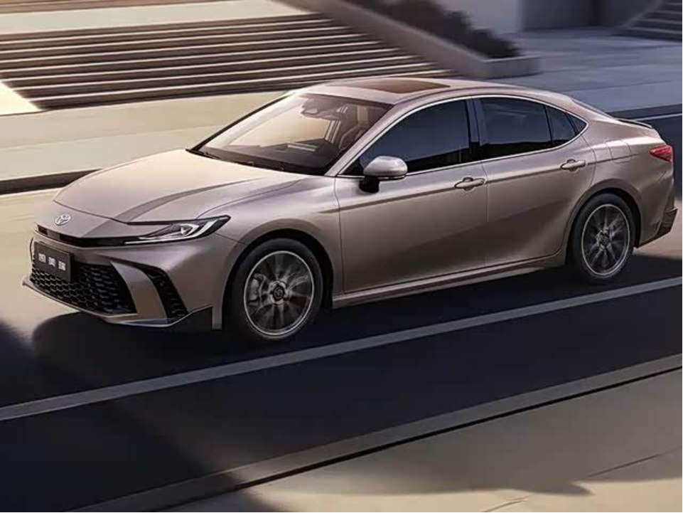 Toyota Camry 2027: чип 8155 + экран 15,6 дюйма в базе, от 131 800 юаней