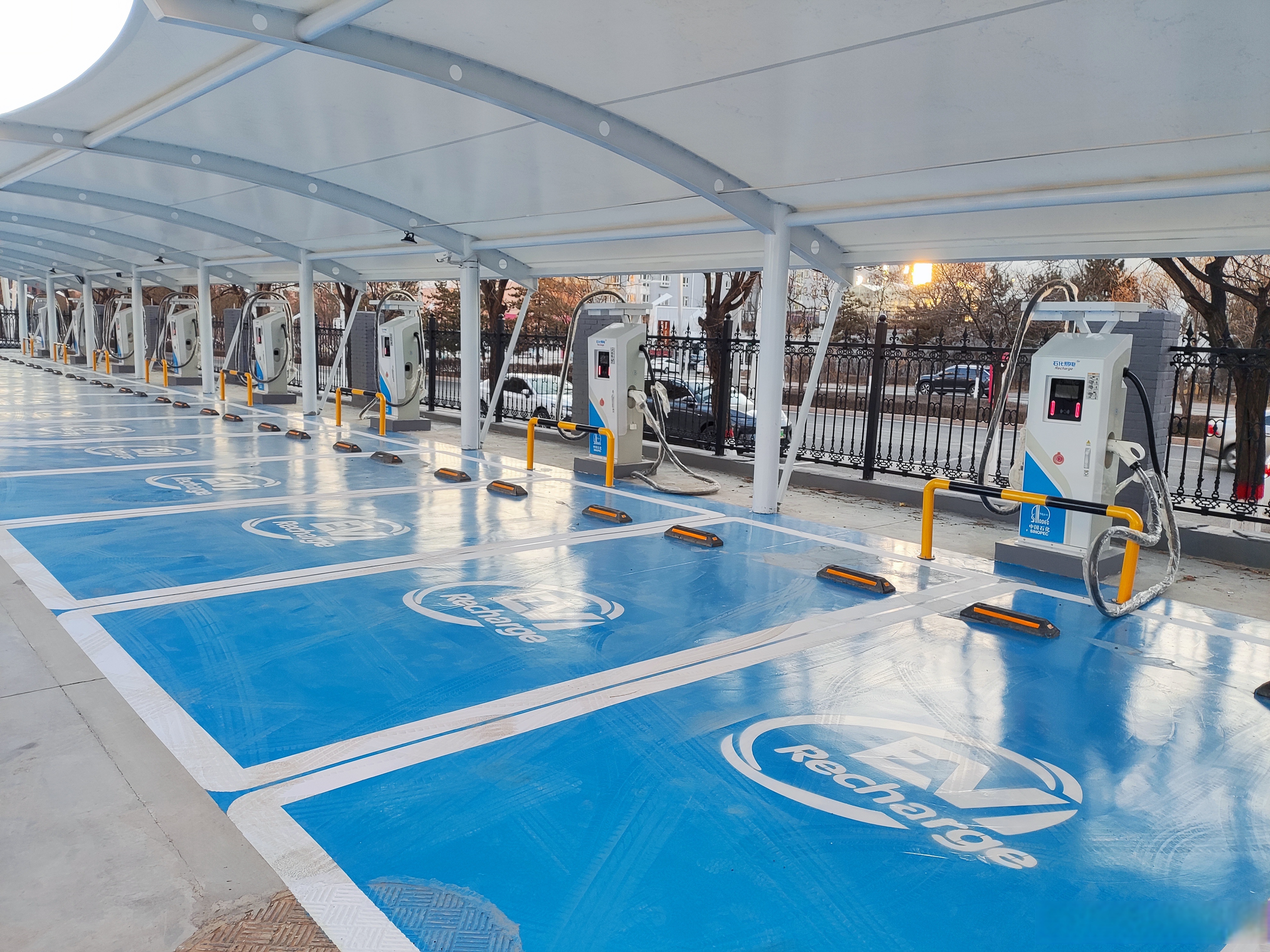 XPeng Supercharging Network Exceeds 3,860 Stations, 21,300 Piles