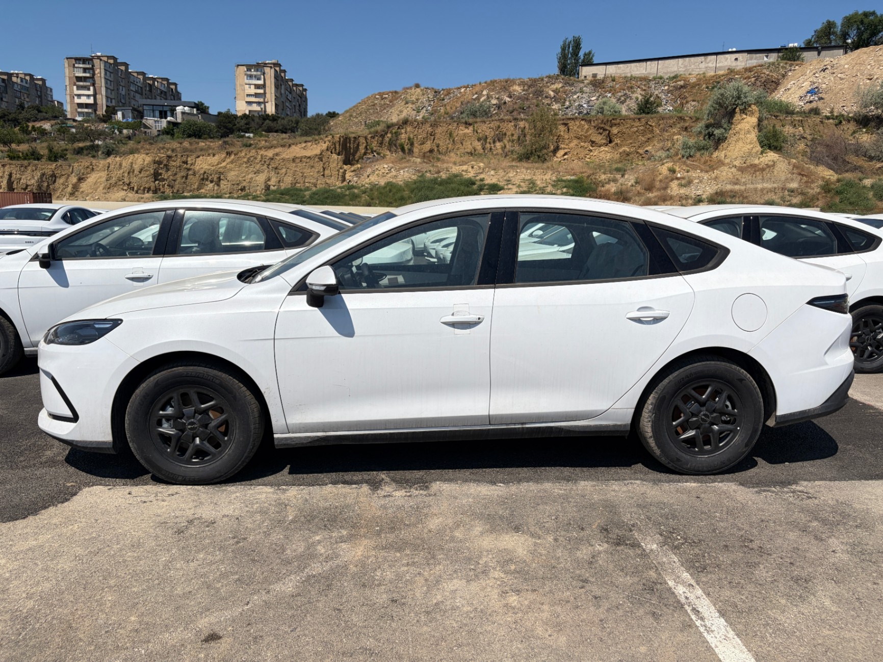 BYD Seal 05 DM-i 2025 PHEV FWD ECVT, 55km 7.68kWh LFP Battery, 5-seater V1