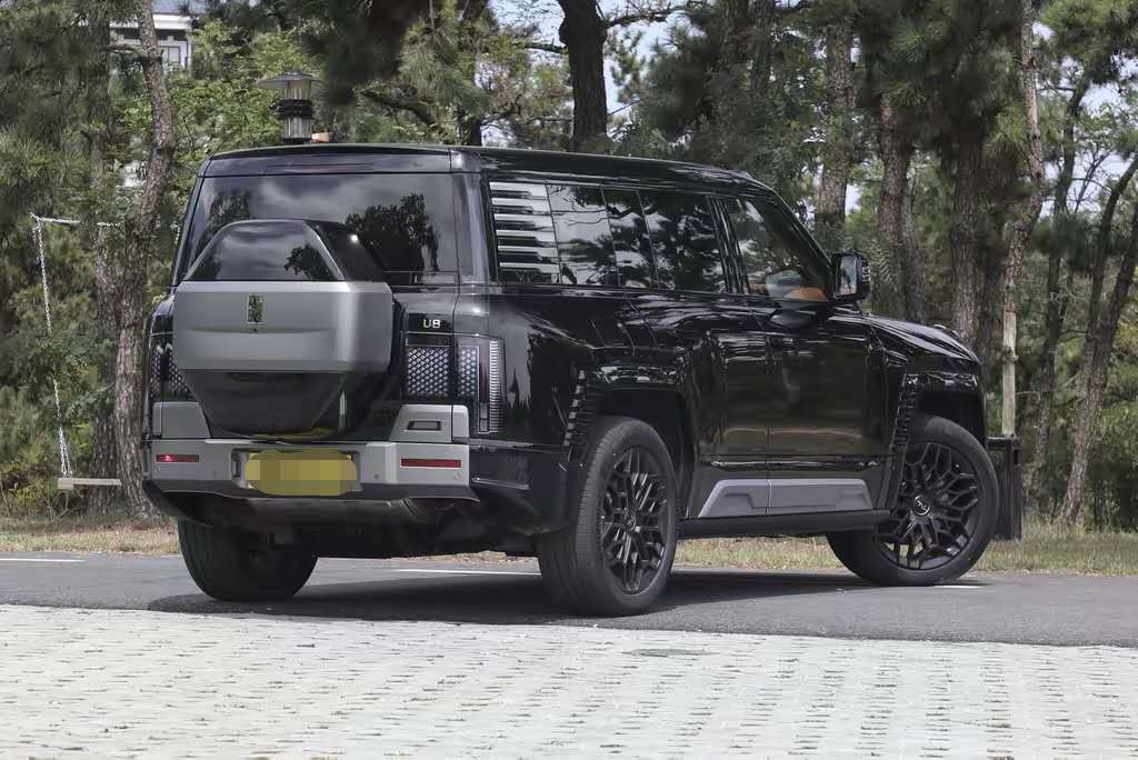 Yangwang U8 2023 EREV 4WD FGT, 180km 49.05kWh LFP Battery, 5-seater