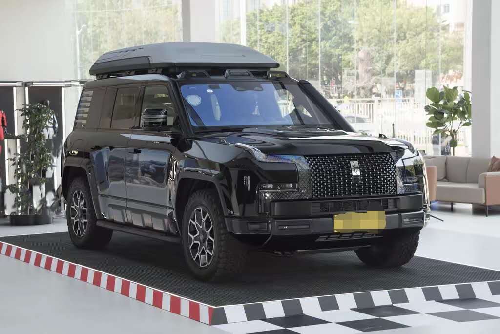 Yangwang U8 2024 EREV 4WD FGT, 120km 49.05kWh LFP Battery, 5-seater