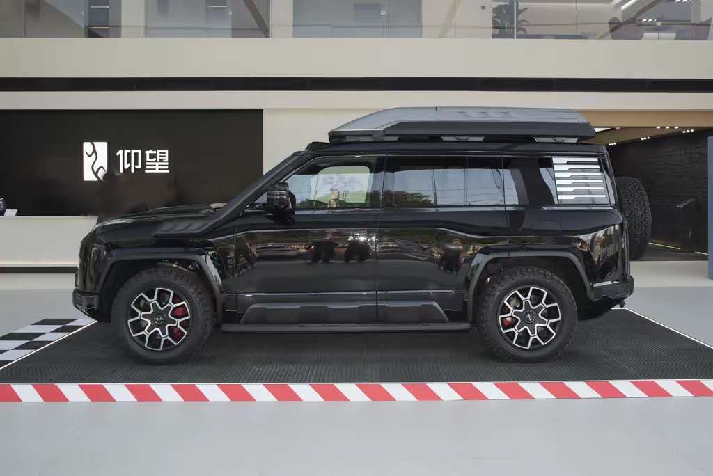 Yangwang U8 2024 EREV 4WD FGT, 120km 49.05kWh LFP Battery, 5-seater