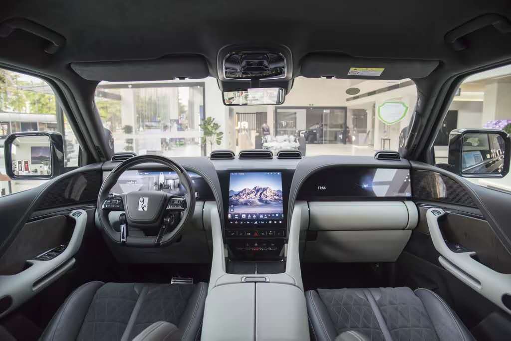 Yangwang U8 2024 EREV 4WD FGT, 120km 49.05kWh LFP Battery, 5-seater