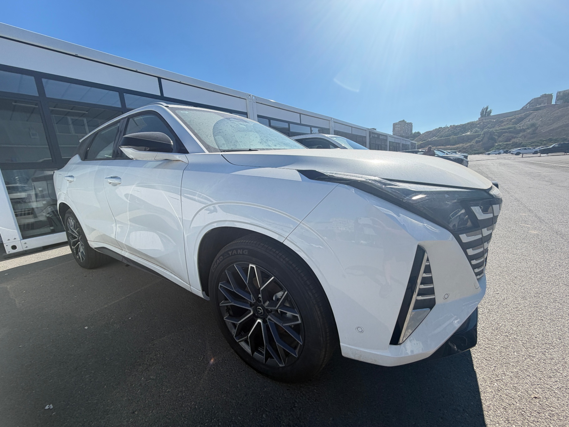 Changan UNI-Z 2025 PHEV FWD ECVT, 125km 18.4kWh LFP Battery, 5-seater V2