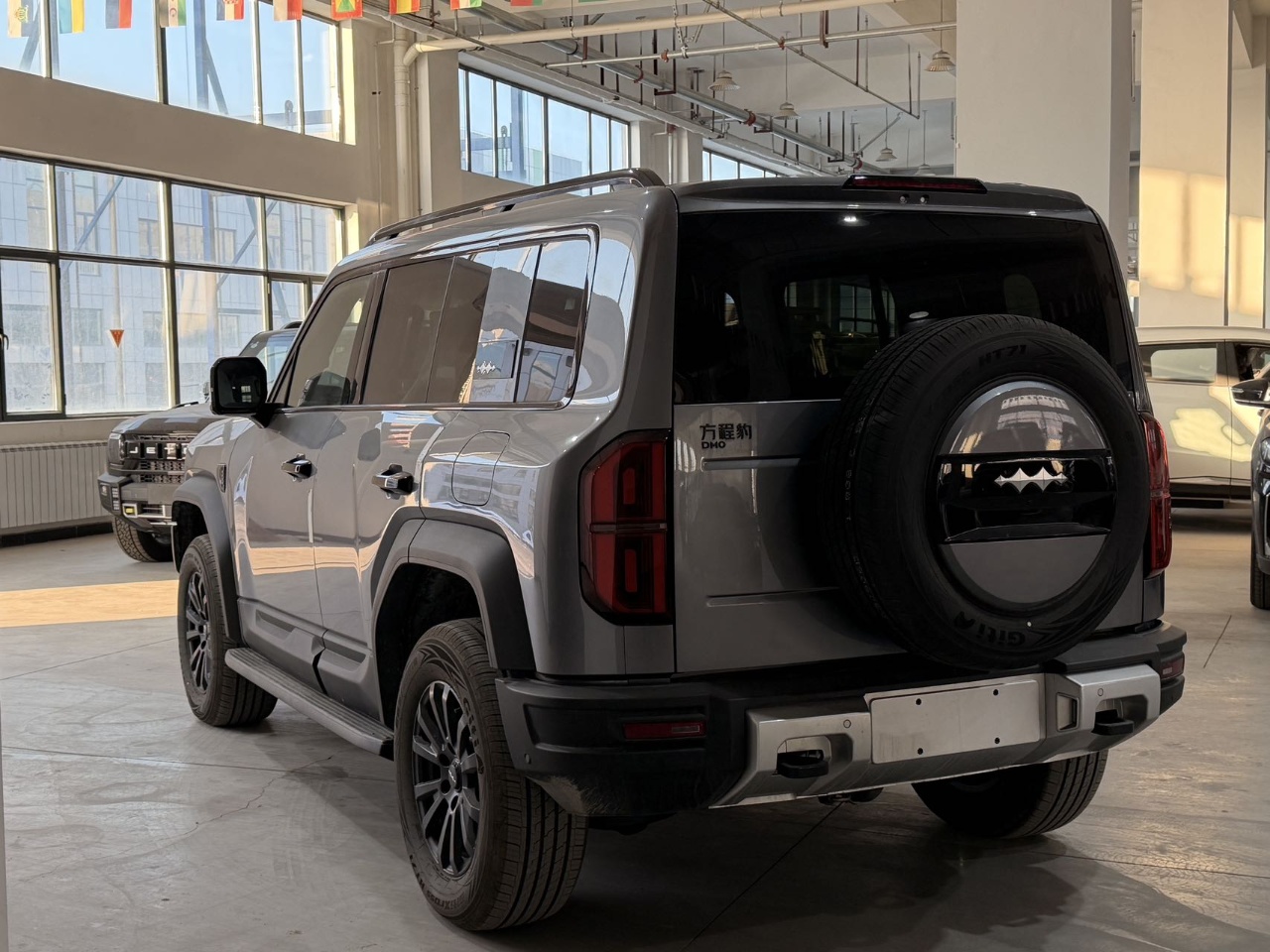 Fang Cheng Bao Leopard 5 2023 PHEV 4WD ECVT, 125km 31.8kWh LFP Battery, 5-seater V1