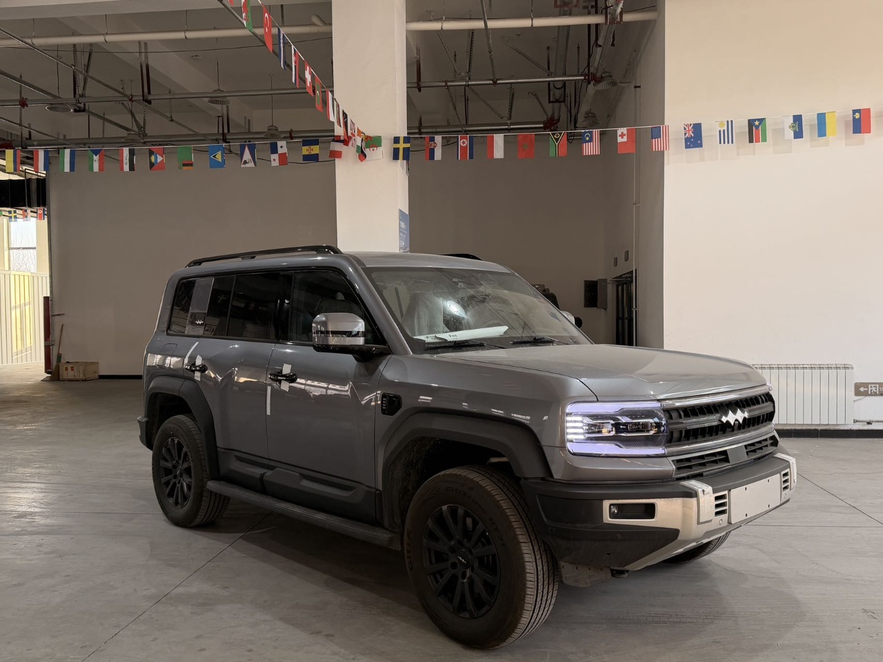 Fang Cheng Bao Leopard 5 2023 PHEV 4WD ECVT, 125km 31.8kWh LFP Battery, 5-seater V2