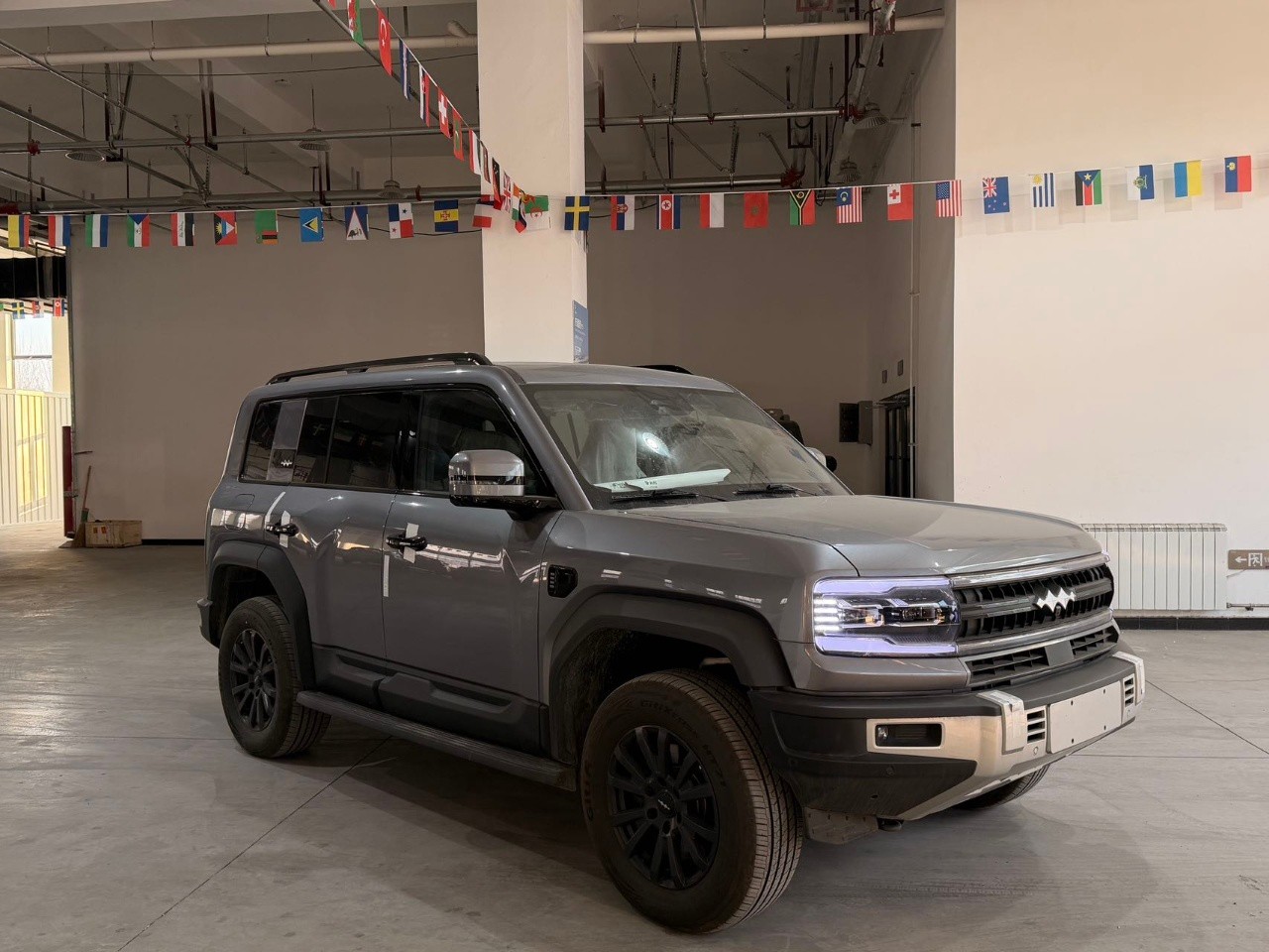 Fang Cheng Bao Leopard 5 2023 PHEV 4WD ECVT, 125km 31.8kWh LFP Battery, 5-seater V1