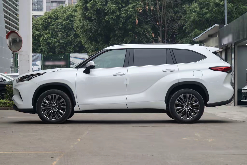 Toyota Highlander 2026 Petrol 4WD AMT 7-seater V2