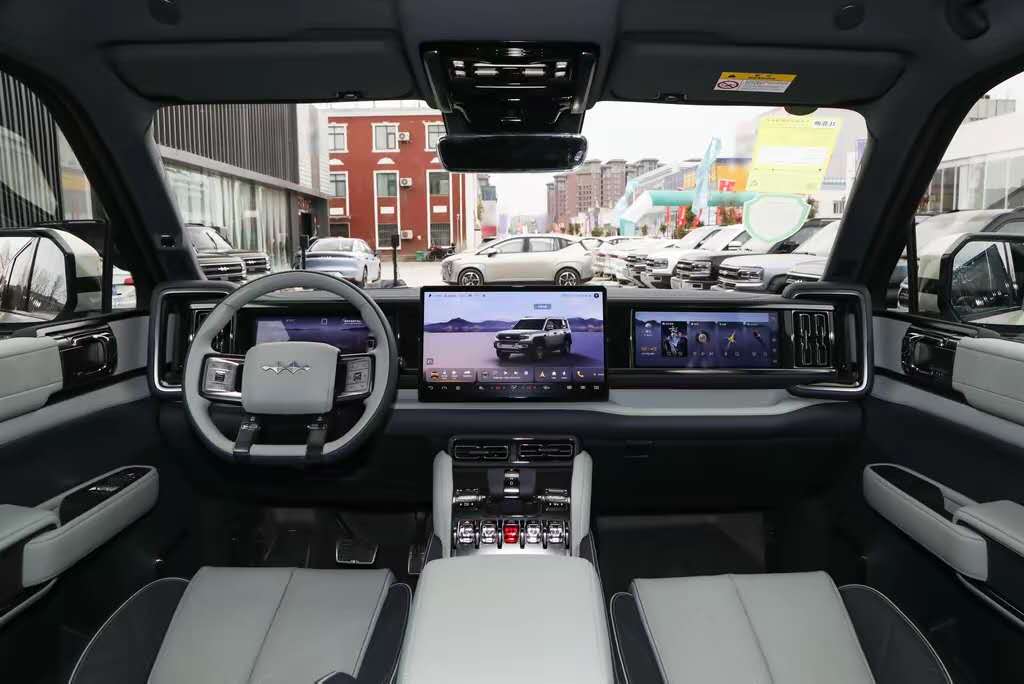 Fang Cheng Bao Leopard 5 2023 PHEV 4WD ECVT, 125km 31.8kWh LFP Battery, 5-seater V1