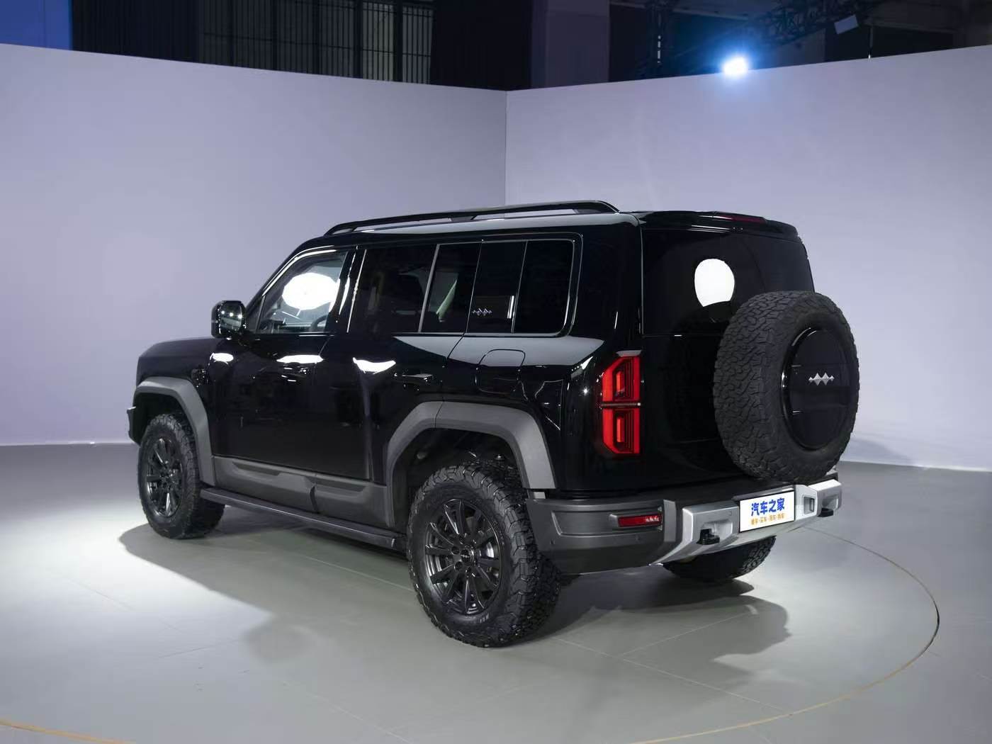 Fang Cheng Bao Leopard 5 2023 PHEV 4WD ECVT, 125km 31.8kWh LFP Battery, 5-seater V2