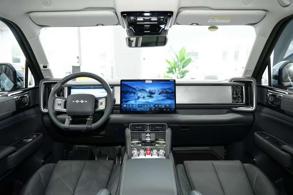 Fang Cheng Bao Leopard 5 2023 PHEV 4WD ECVT, 125km 31.8kWh LFP Battery, 5-seater V1