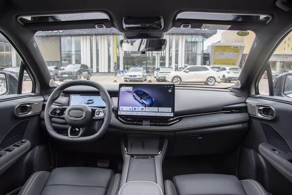 LYNK & CO 06 2026 Petrol FWD DCT 5-seater V2