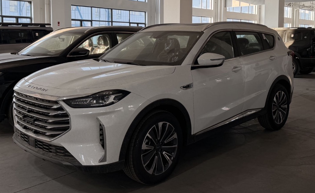 Jetour X70PLUS 2026 Petrol FWD DCT 7-seater V5