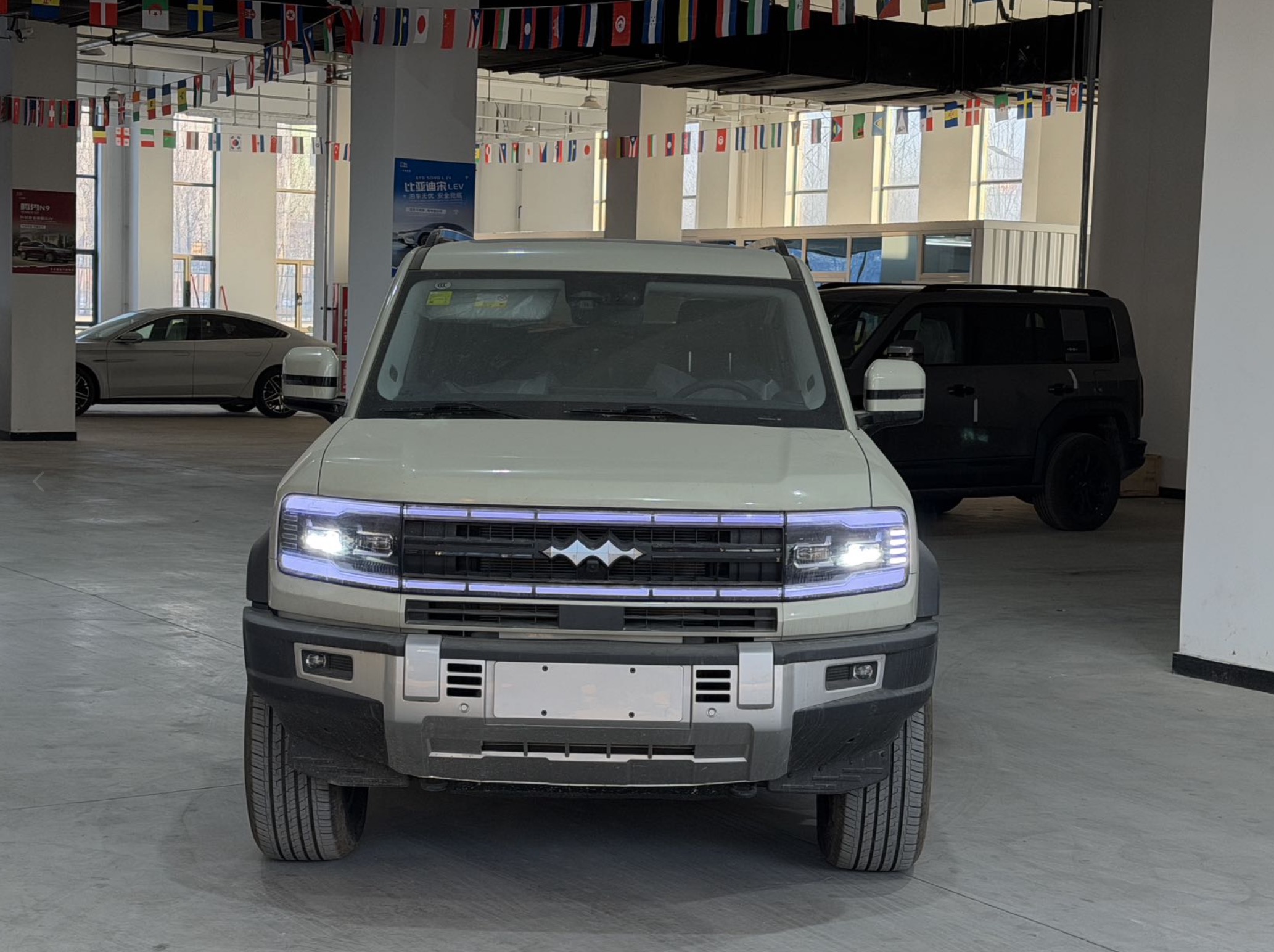 Fang Cheng Bao Leopard 5 2025 PHEV 4WD ECVT, 125km 31.8kWh LFP Battery, 5-seater V3
