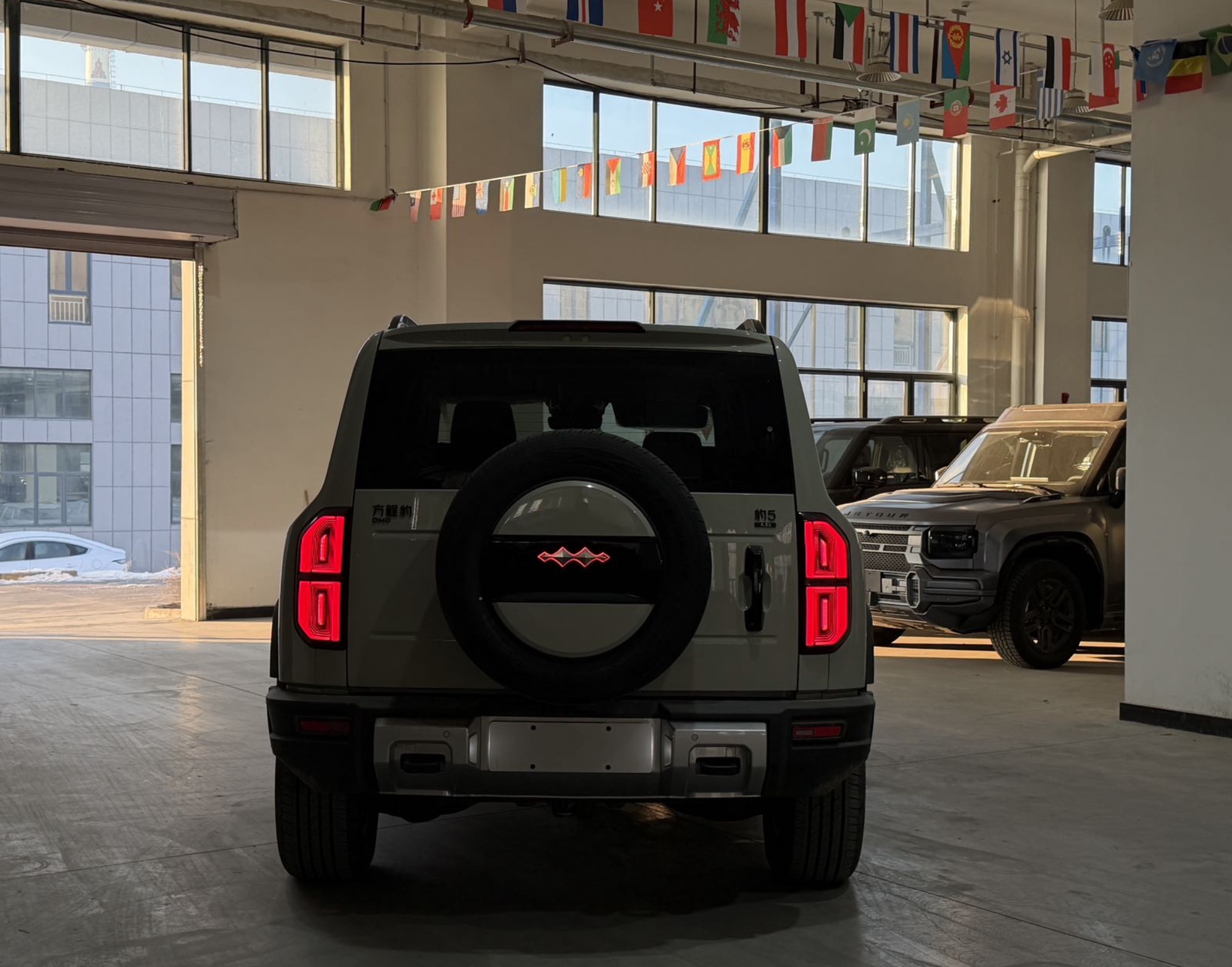Fang Cheng Bao Leopard 5 2025 PHEV 4WD ECVT, 125km 31.8kWh LFP Battery, 5-seater V3