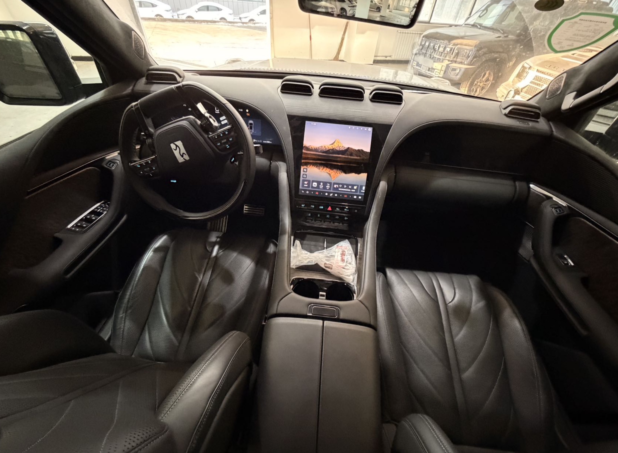 Yangwang U8 2024 EREV 4WD FGT, 120km 49.05kWh LFP Battery, 5-seater