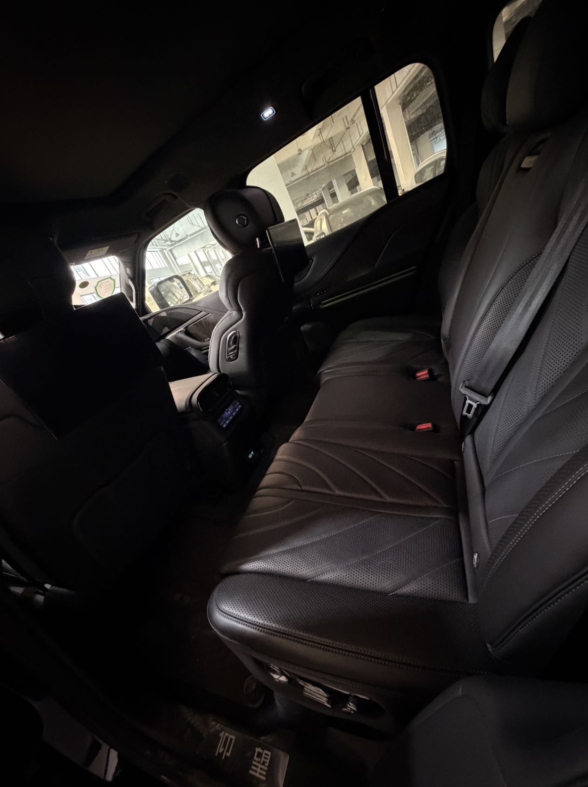 Yangwang U8 2024 EREV 4WD FGT, 120km 49.05kWh LFP Battery, 5-seater