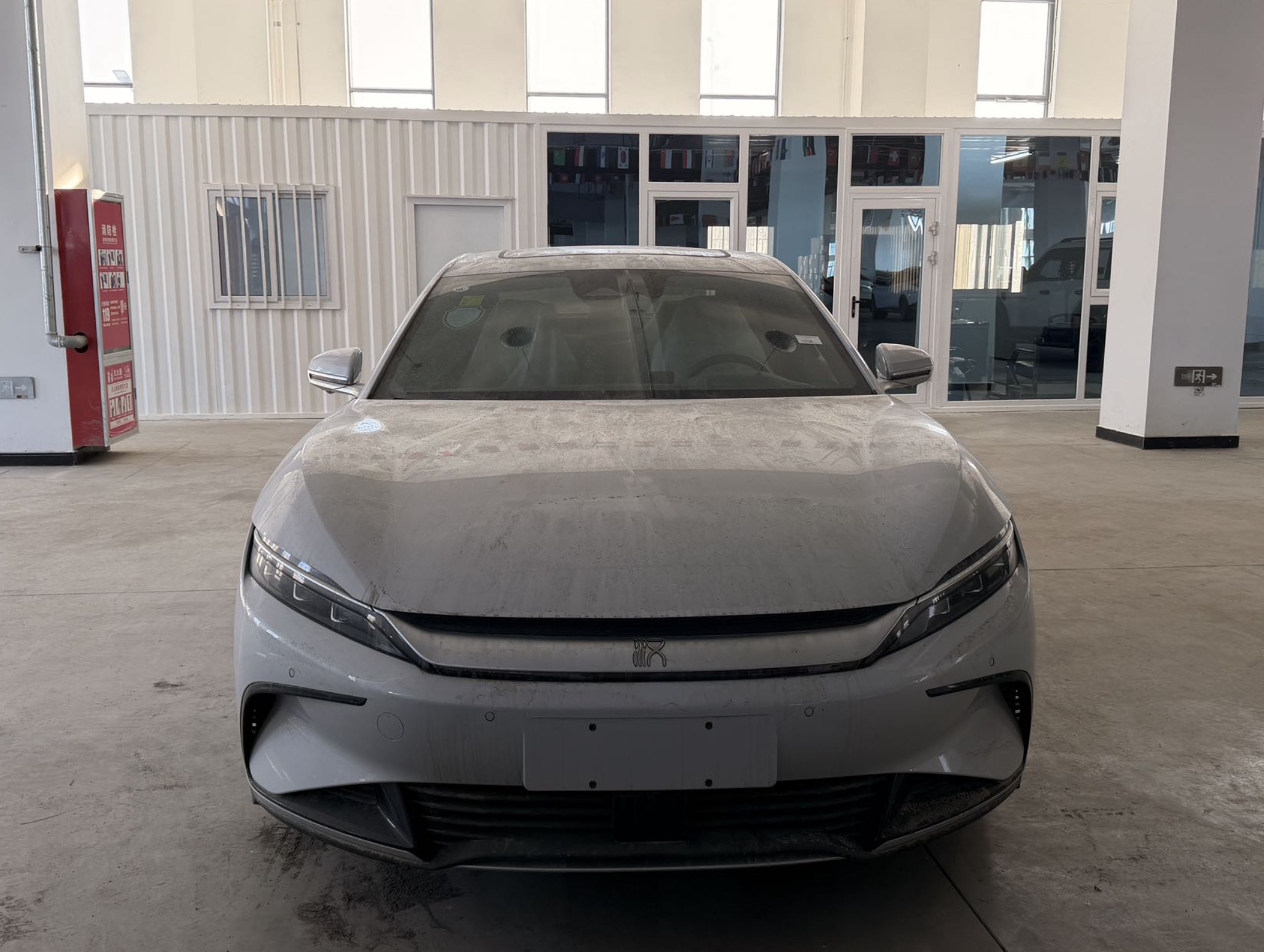 BYD Han 2025 BEV FWD FGT, 605km 72kWh LFP Battery, 5-seater V1