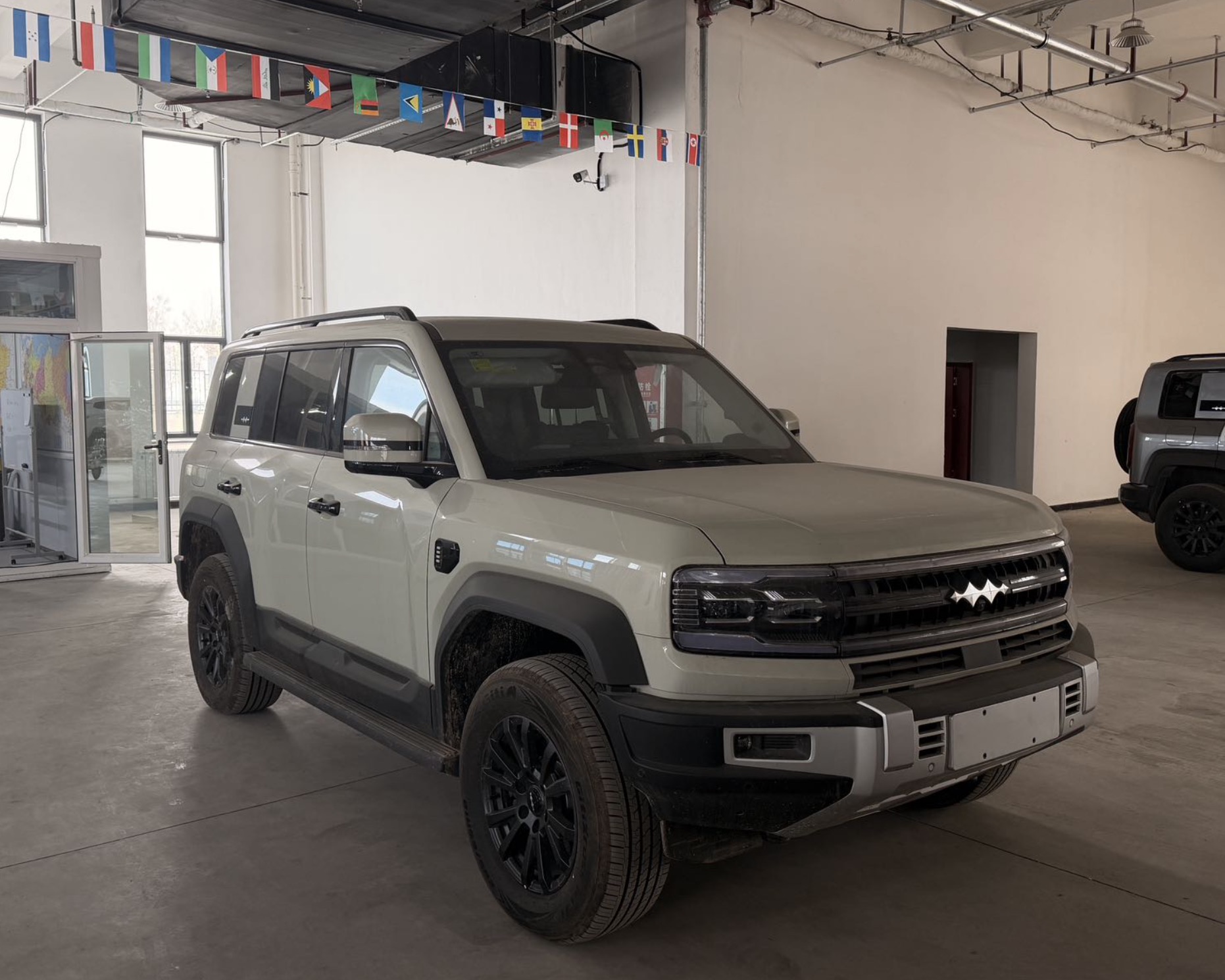 Fang Cheng Bao Leopard 5 2023 PHEV 4WD ECVT, 125km 31.8kWh LFP Battery, 5-seater V3