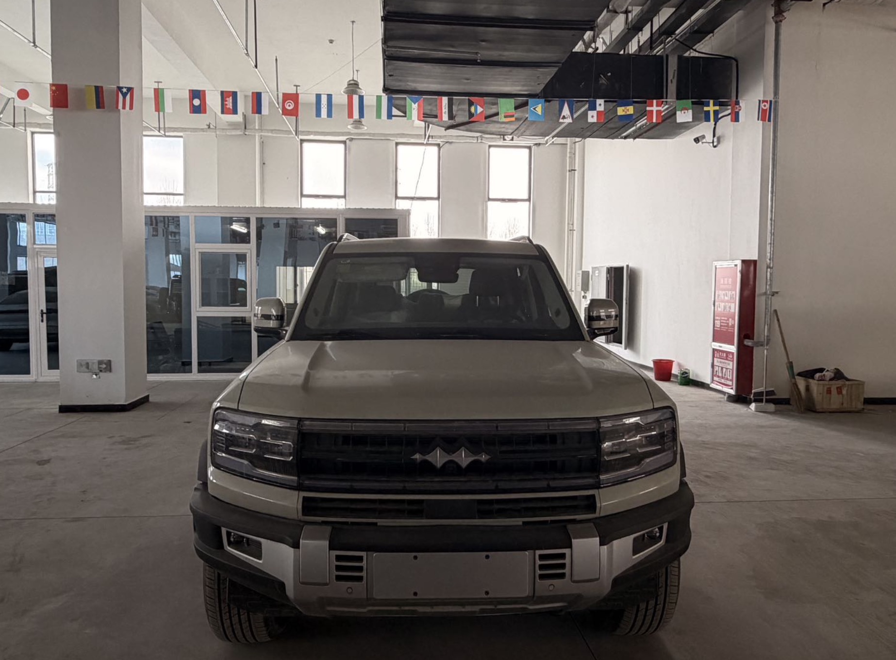 Fang Cheng Bao Leopard 5 2023 PHEV 4WD ECVT, 125km 31.8kWh LFP Battery, 5-seater V3