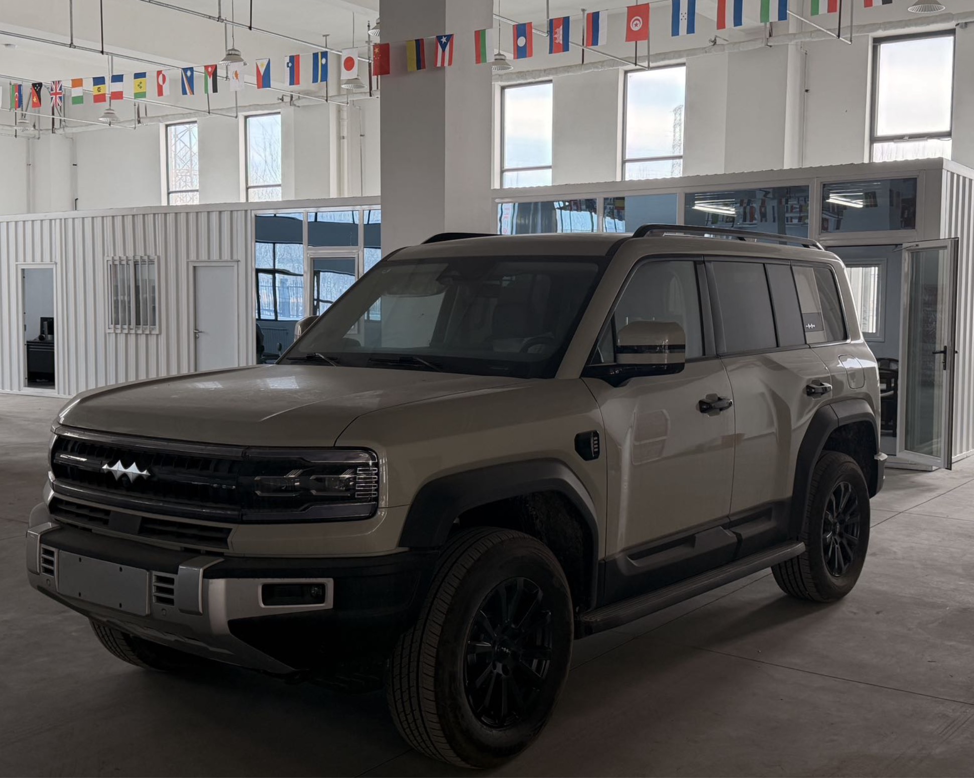 Fang Cheng Bao Leopard 5 2023 PHEV 4WD ECVT, 125km 31.8kWh LFP Battery, 5-seater V3