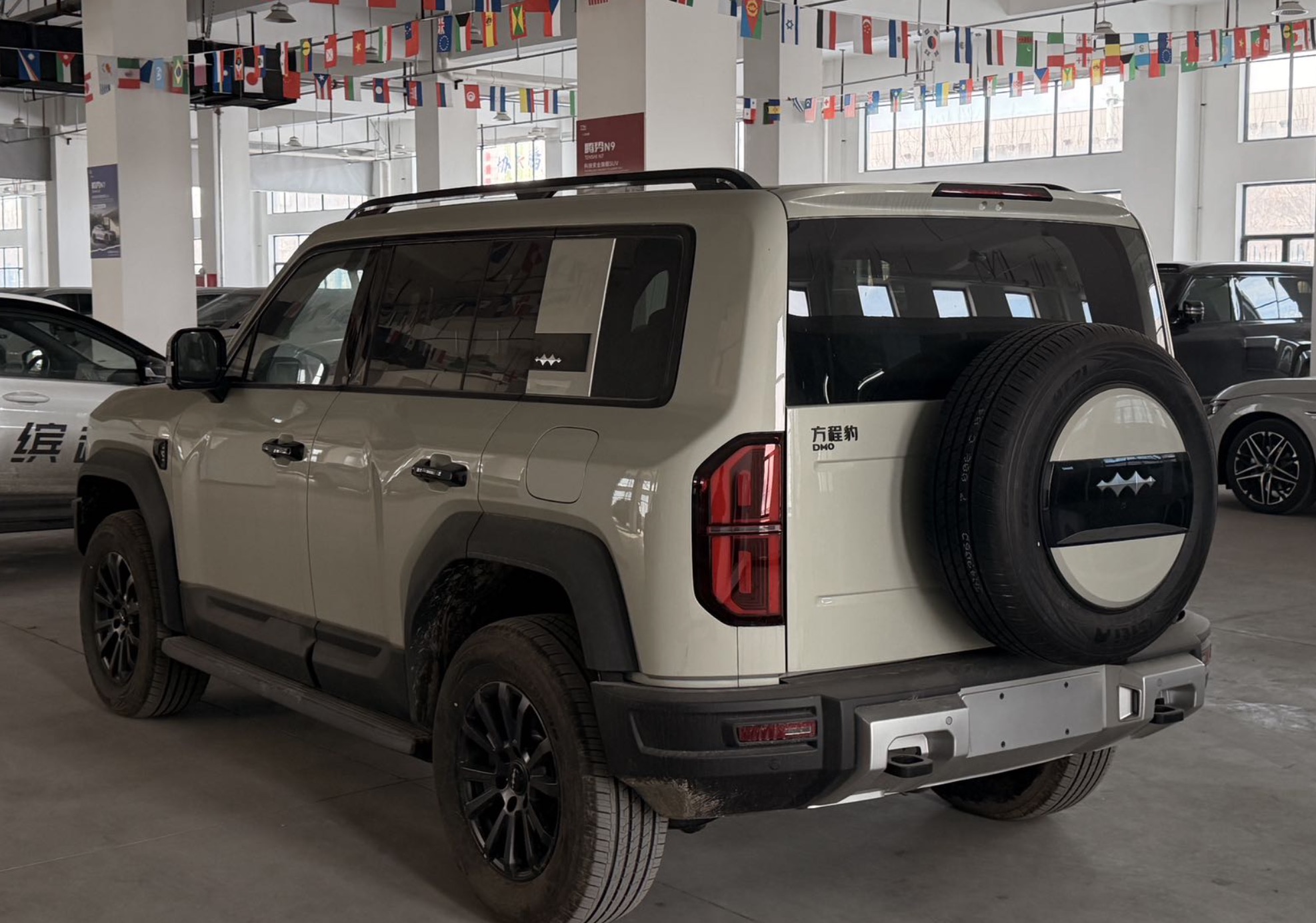 Fang Cheng Bao Leopard 5 2023 PHEV 4WD ECVT, 125km 31.8kWh LFP Battery, 5-seater V3
