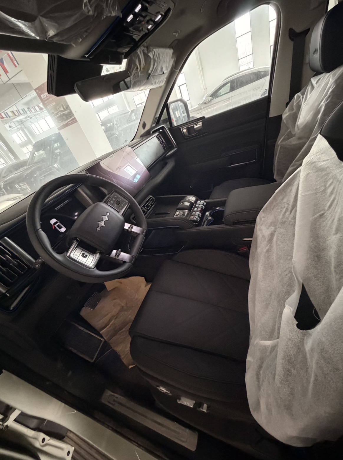 Fang Cheng Bao Leopard 5 2023 PHEV 4WD ECVT, 125km 31.8kWh LFP Battery, 5-seater V3