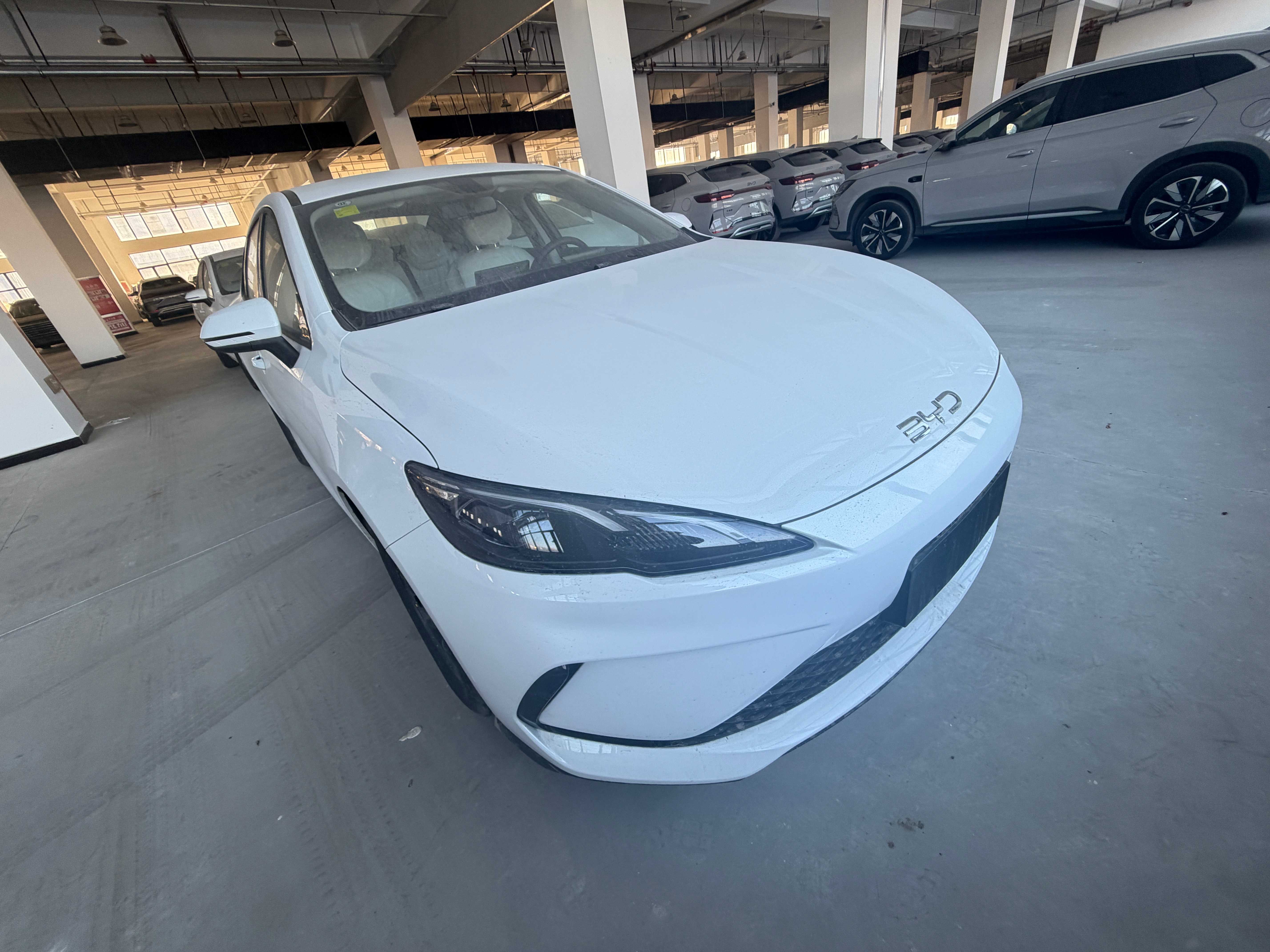BYD Seal 05 DM-i 2025 PHEV FWD ECVT, 55km 7.68kWh LFP Battery, 5-seater V2