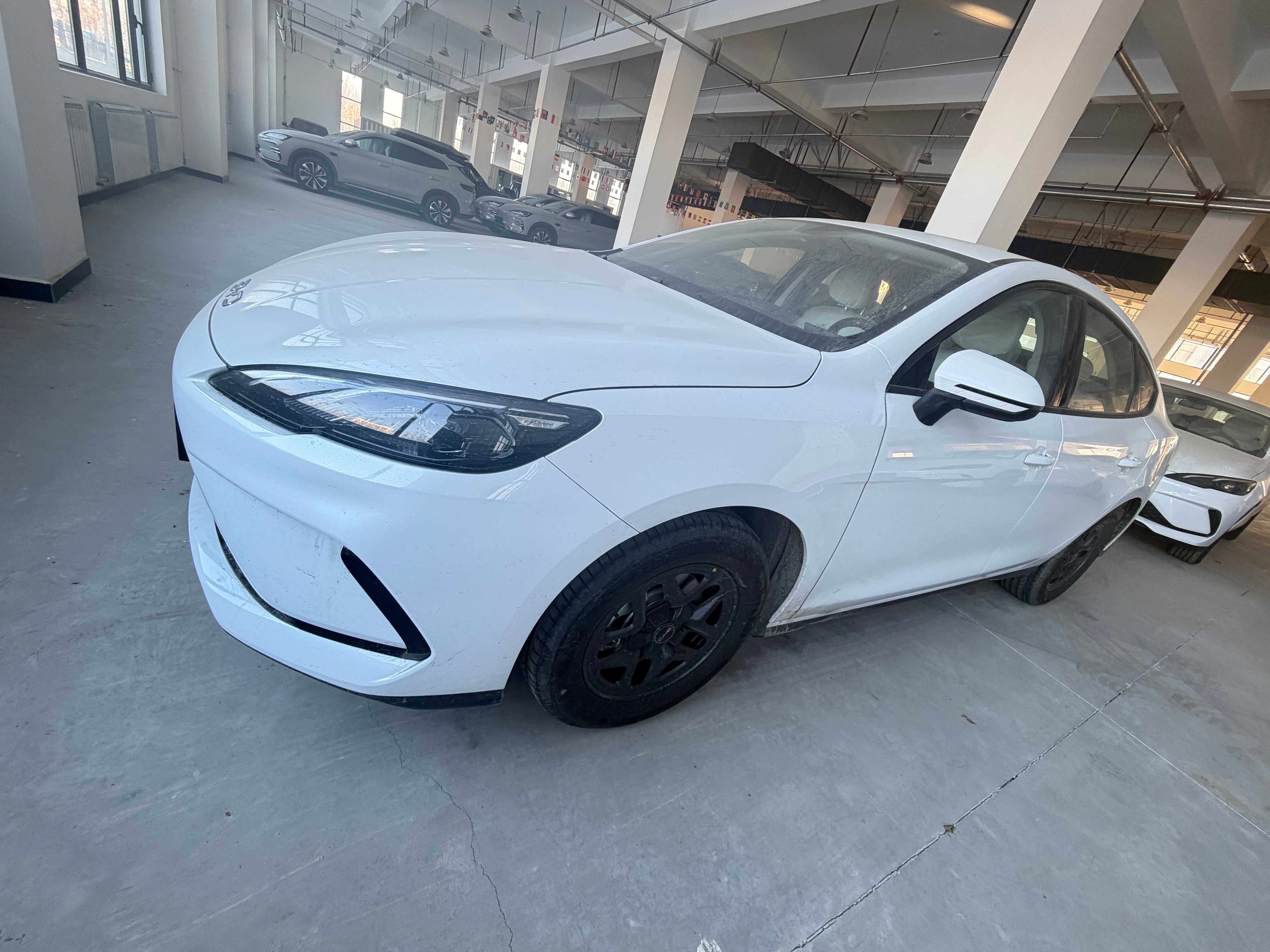 BYD Seal 05 DM-i 2025 PHEV FWD ECVT, 55km 7.68kWh LFP Battery, 5-seater V2