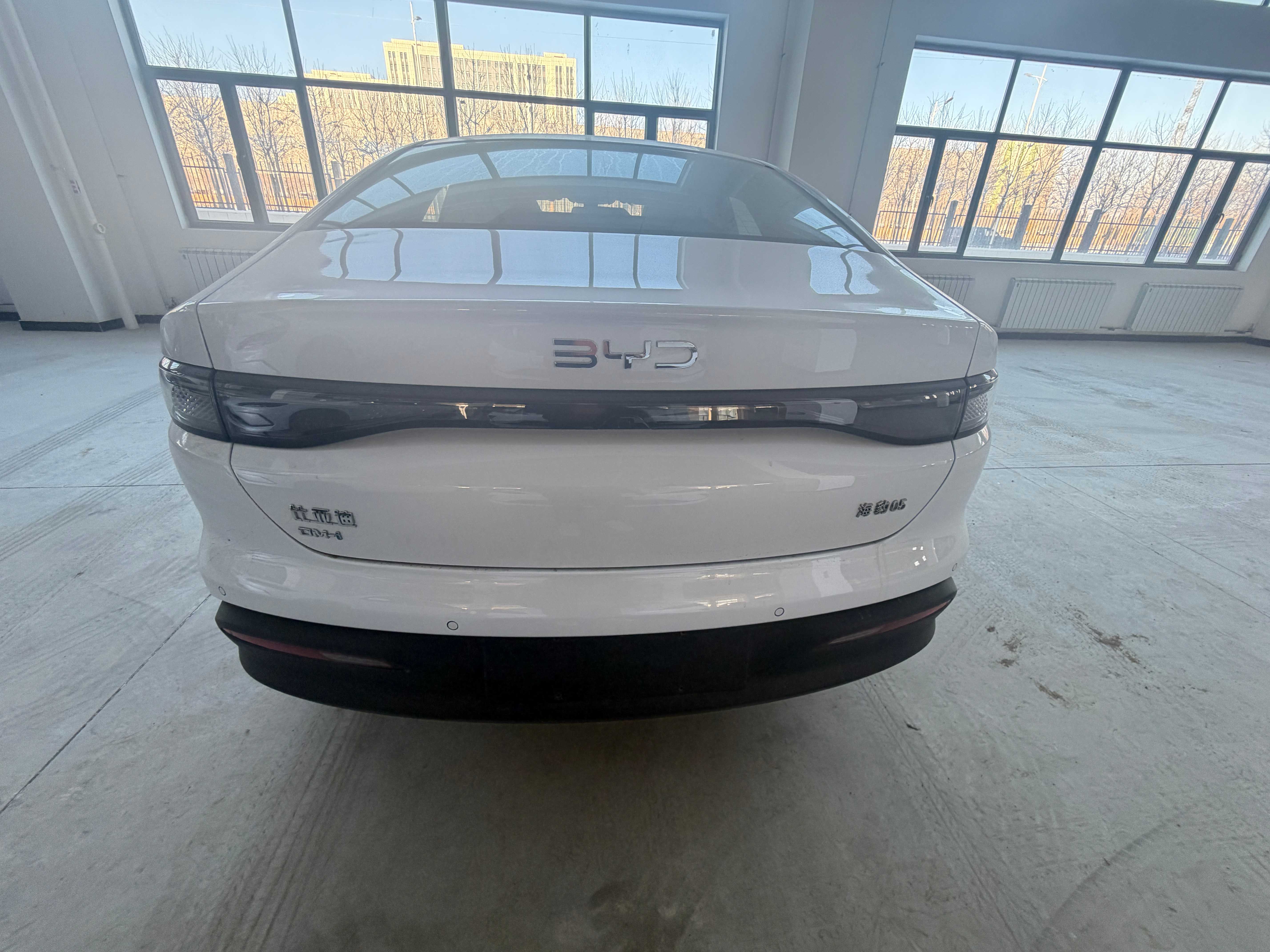 BYD Seal 05 DM-i 2025 PHEV FWD ECVT, 55km 7.68kWh LFP Battery, 5-seater V2