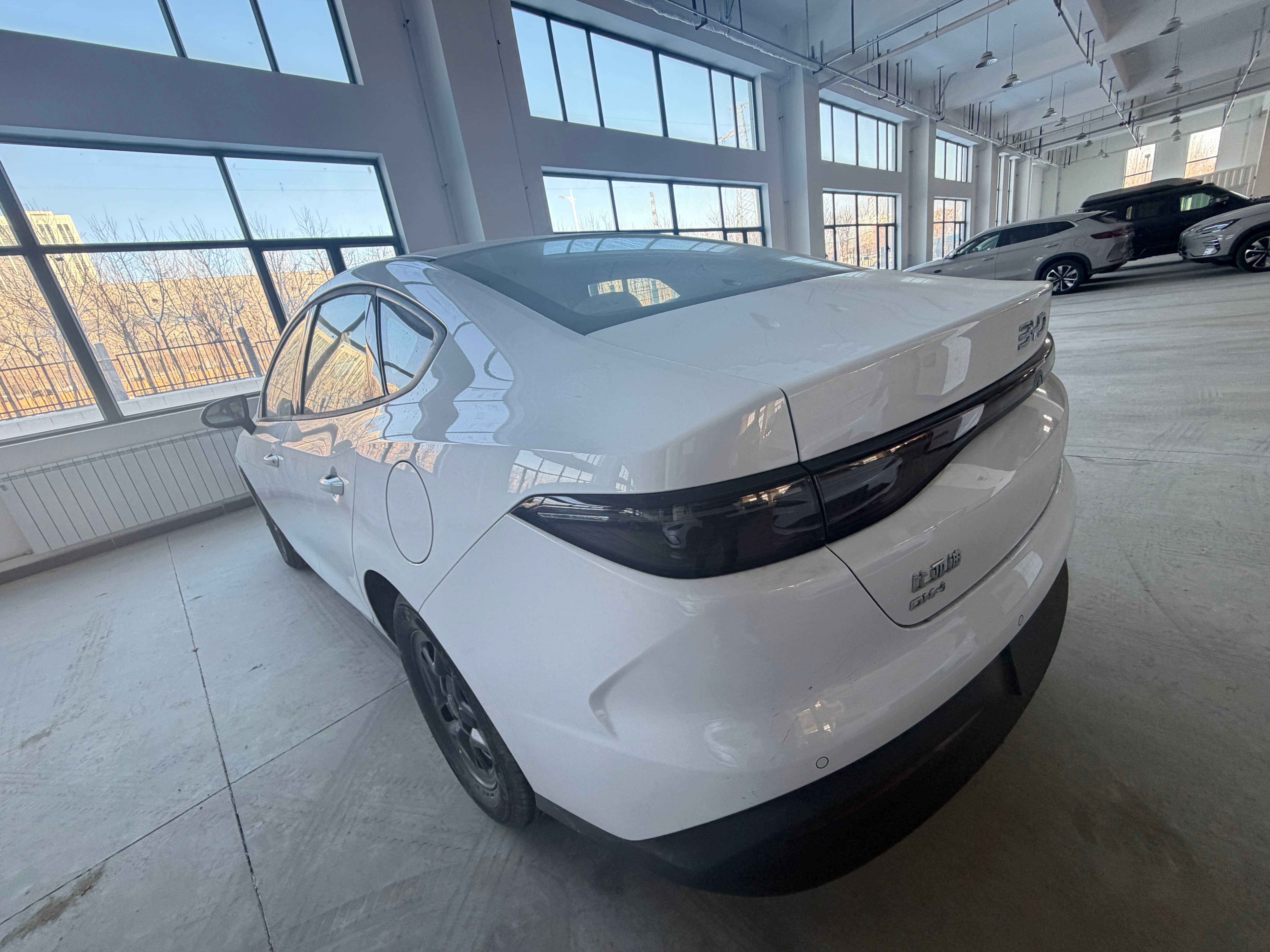 BYD Seal 05 DM-i 2025 PHEV FWD ECVT, 55km 7.68kWh LFP Battery, 5-seater V2