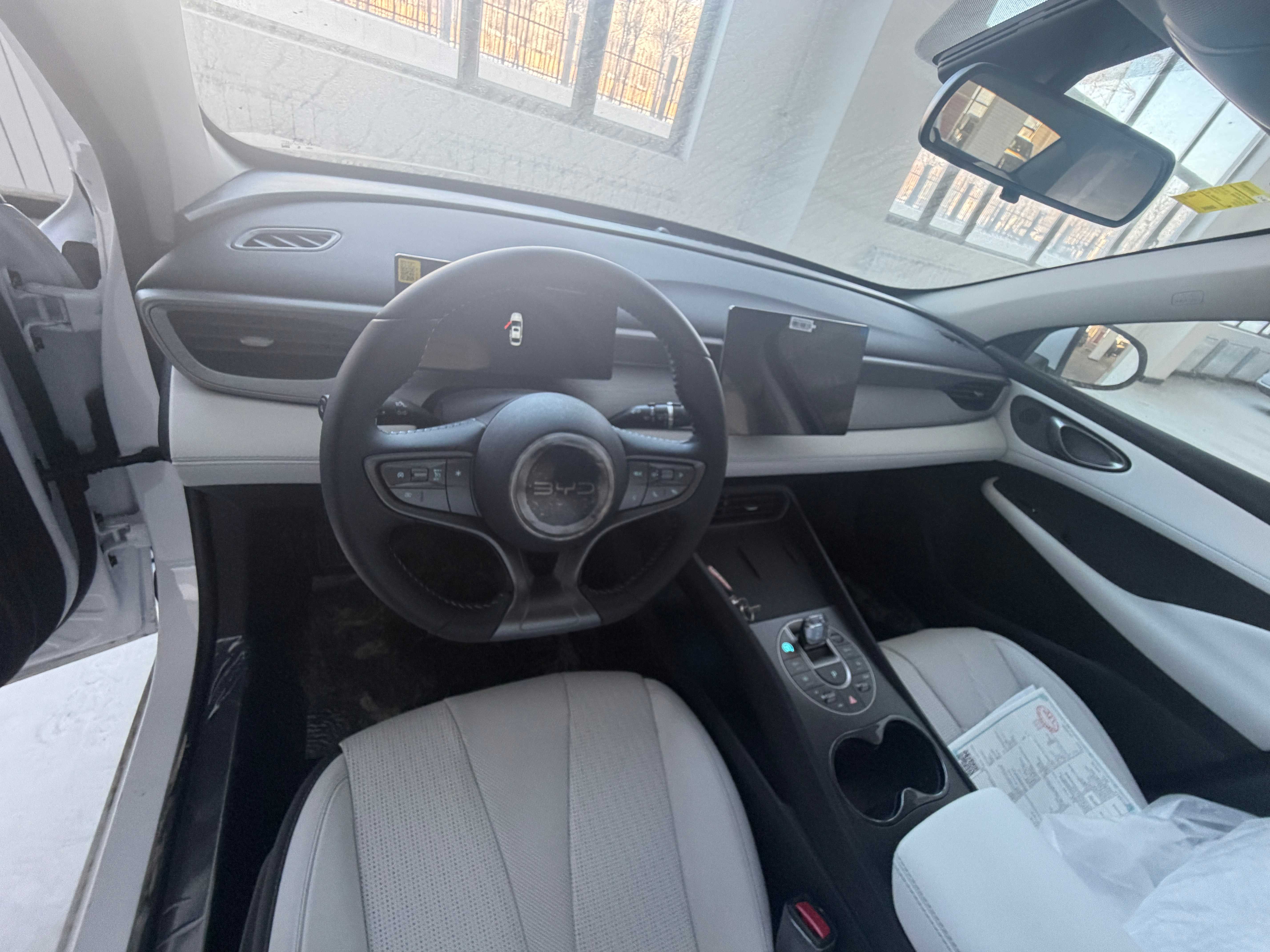 BYD Seal 05 DM-i 2025 PHEV FWD ECVT, 55km 7.68kWh LFP Battery, 5-seater V2