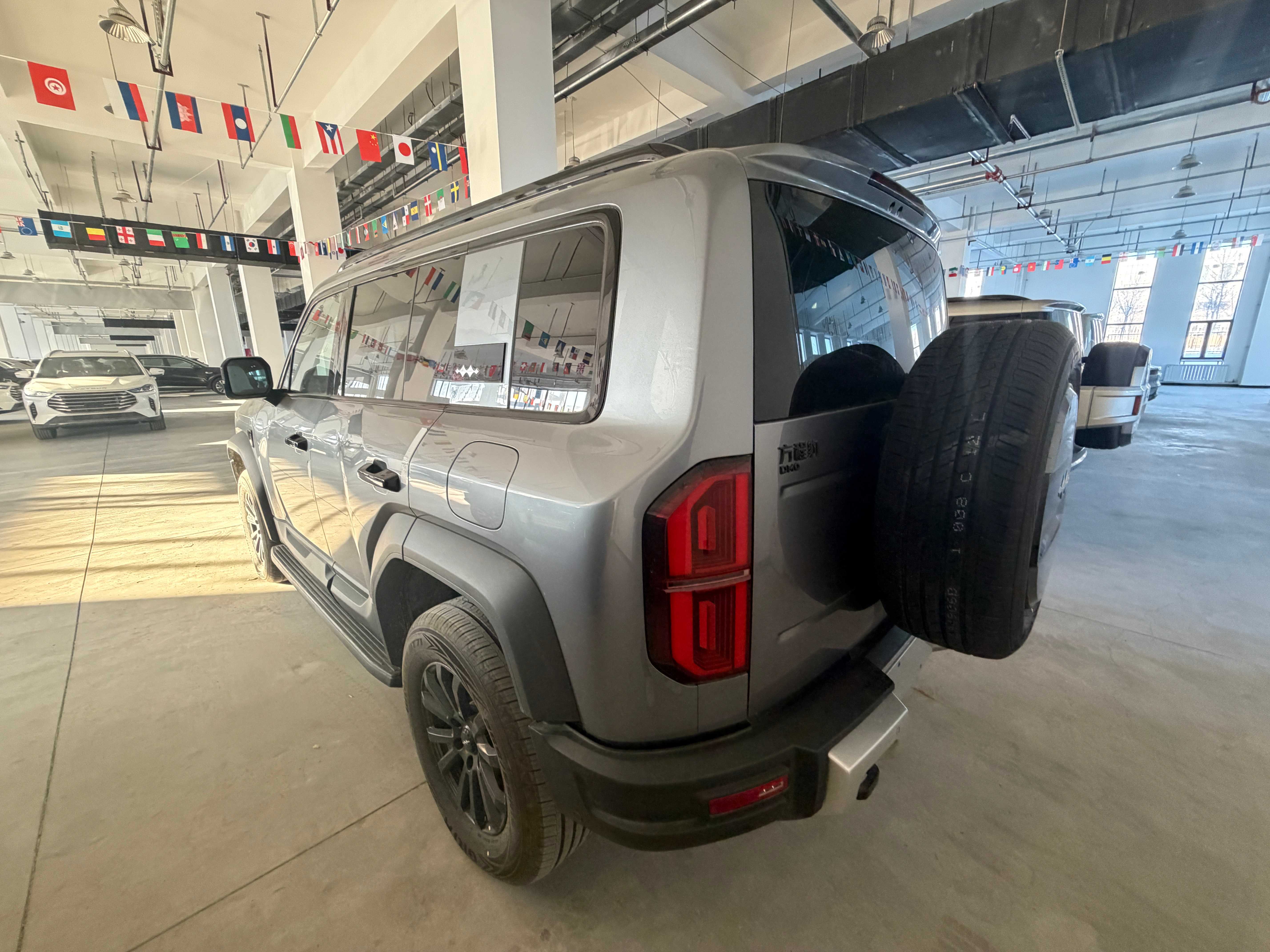 Fang Cheng Bao Leopard 5 2023 PHEV 4WD ECVT, 125km 31.8kWh LFP Battery, 5-seater V3
