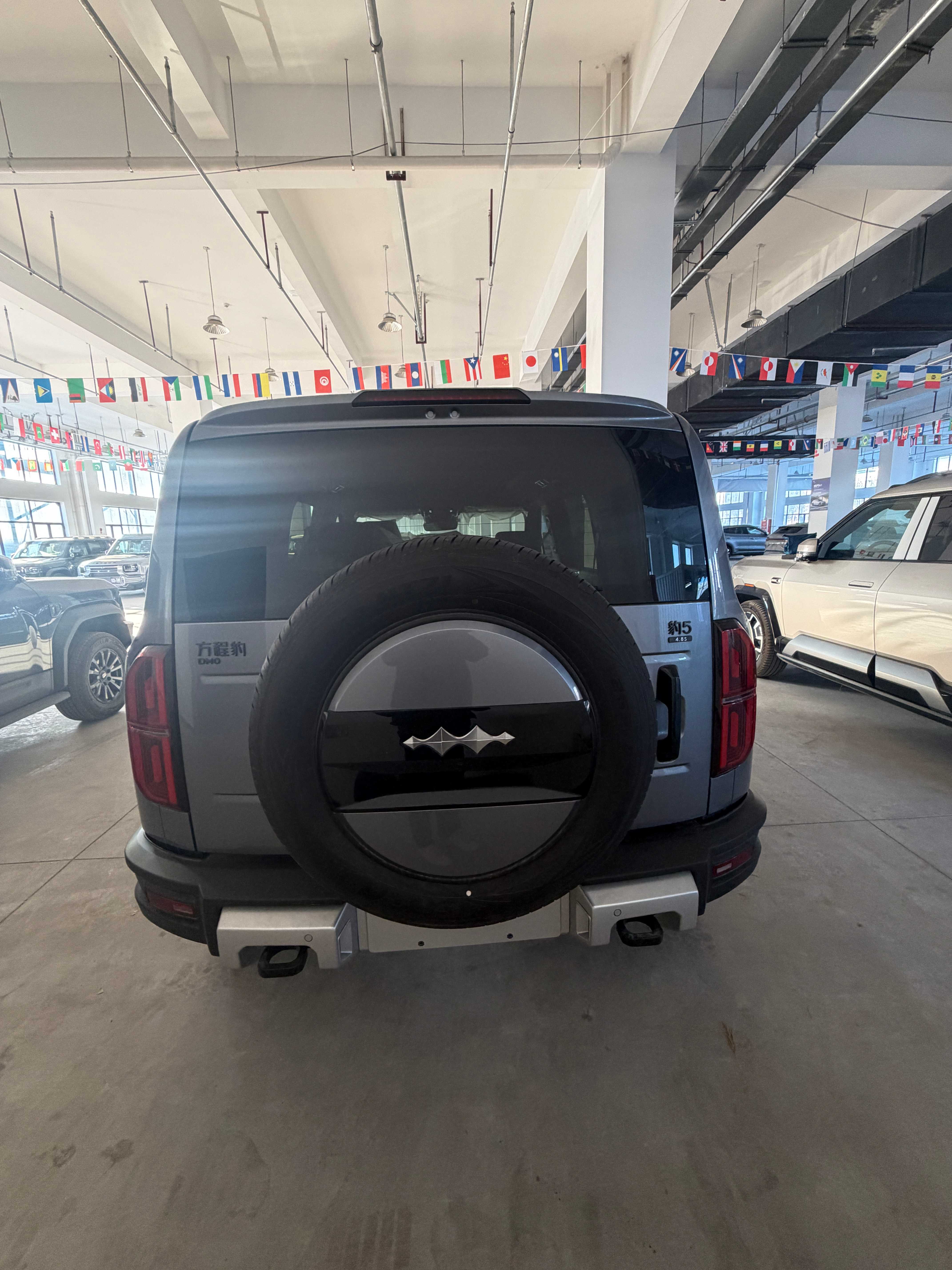 Fang Cheng Bao Leopard 5 2023 PHEV 4WD ECVT, 125km 31.8kWh LFP Battery, 5-seater V3
