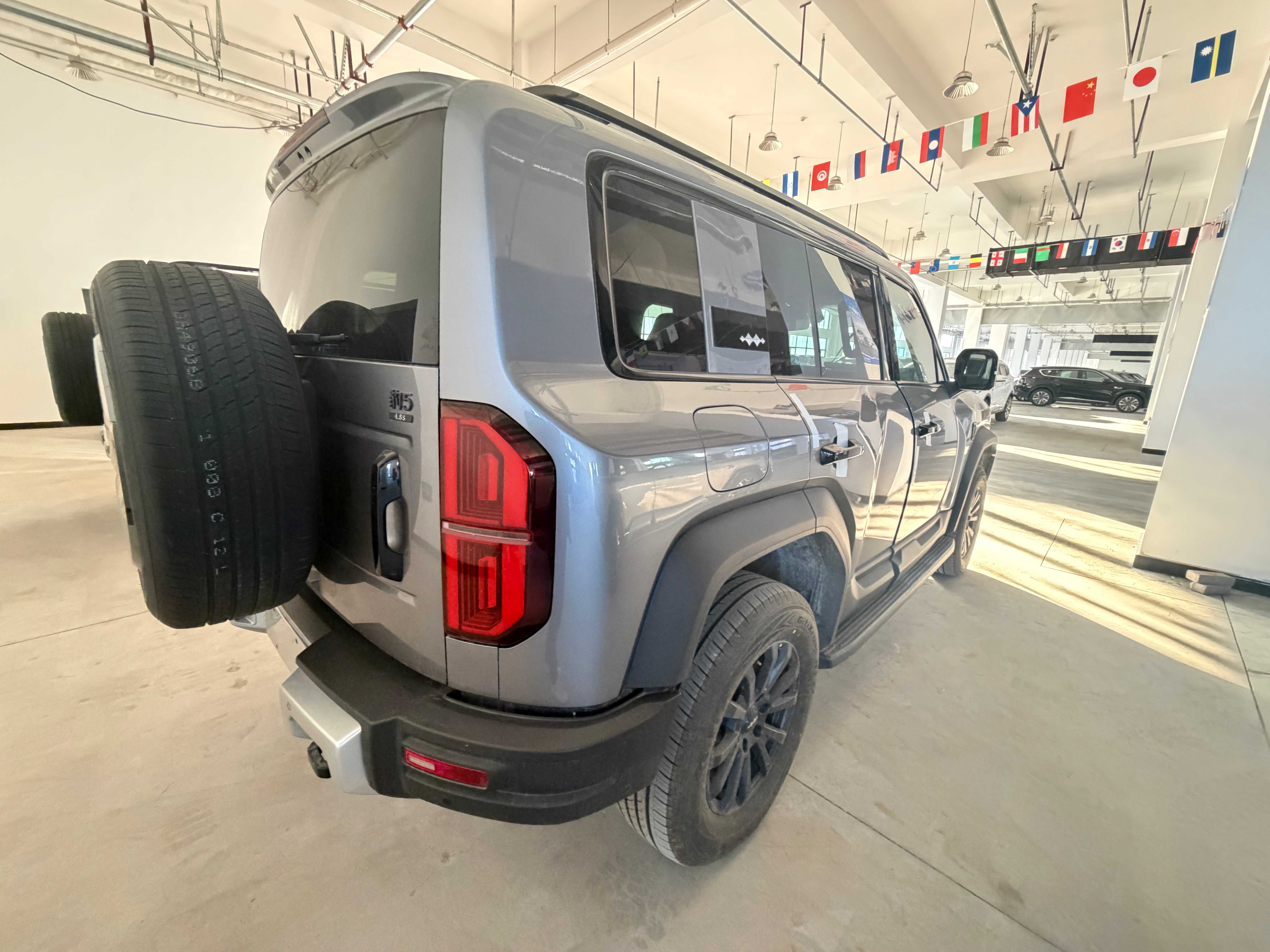 Fang Cheng Bao Leopard 5 2023 PHEV 4WD ECVT, 125km 31.8kWh LFP Battery, 5-seater V3
