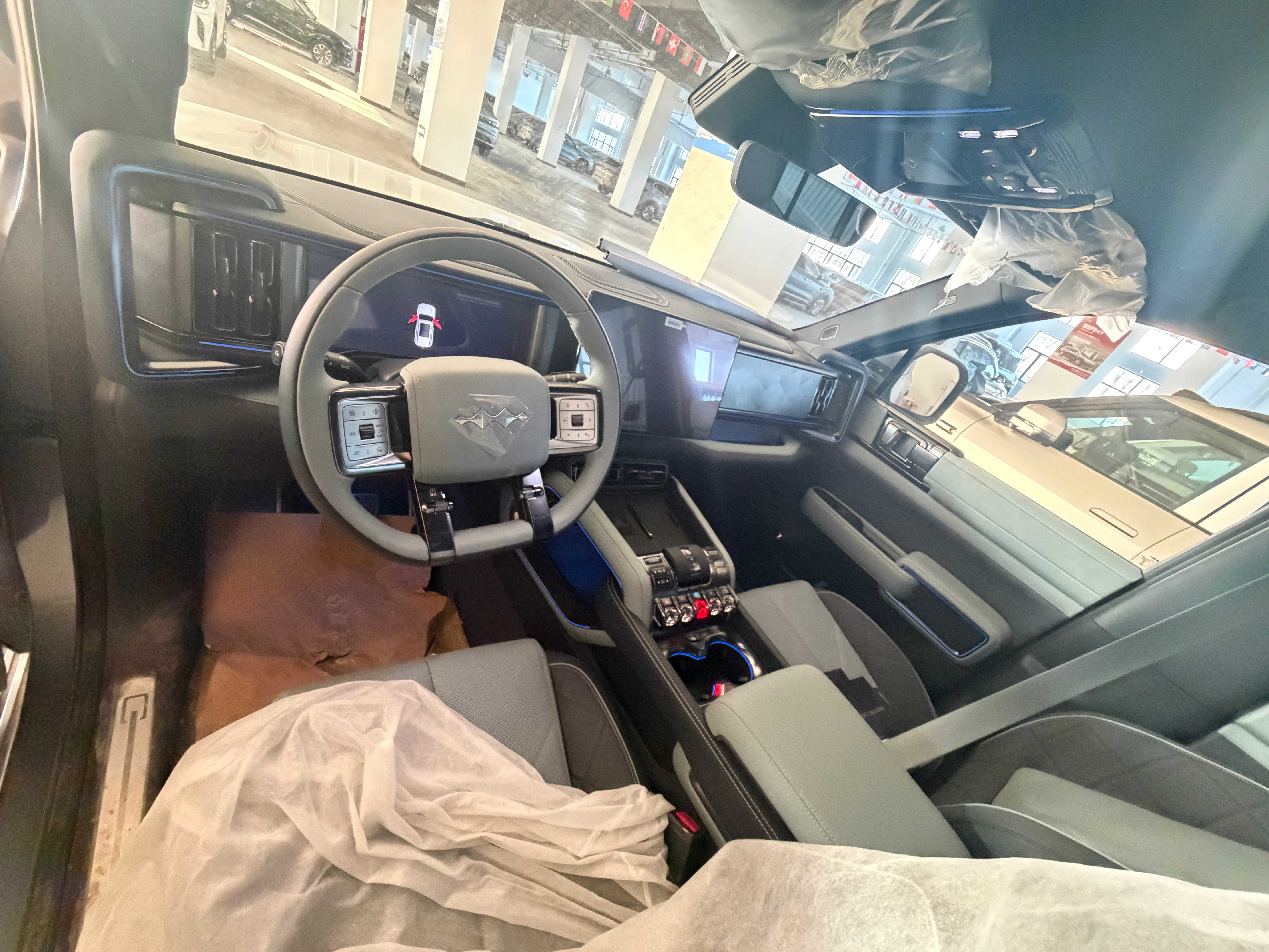 Fang Cheng Bao Leopard 5 2023 PHEV 4WD ECVT, 125km 31.8kWh LFP Battery, 5-seater V3