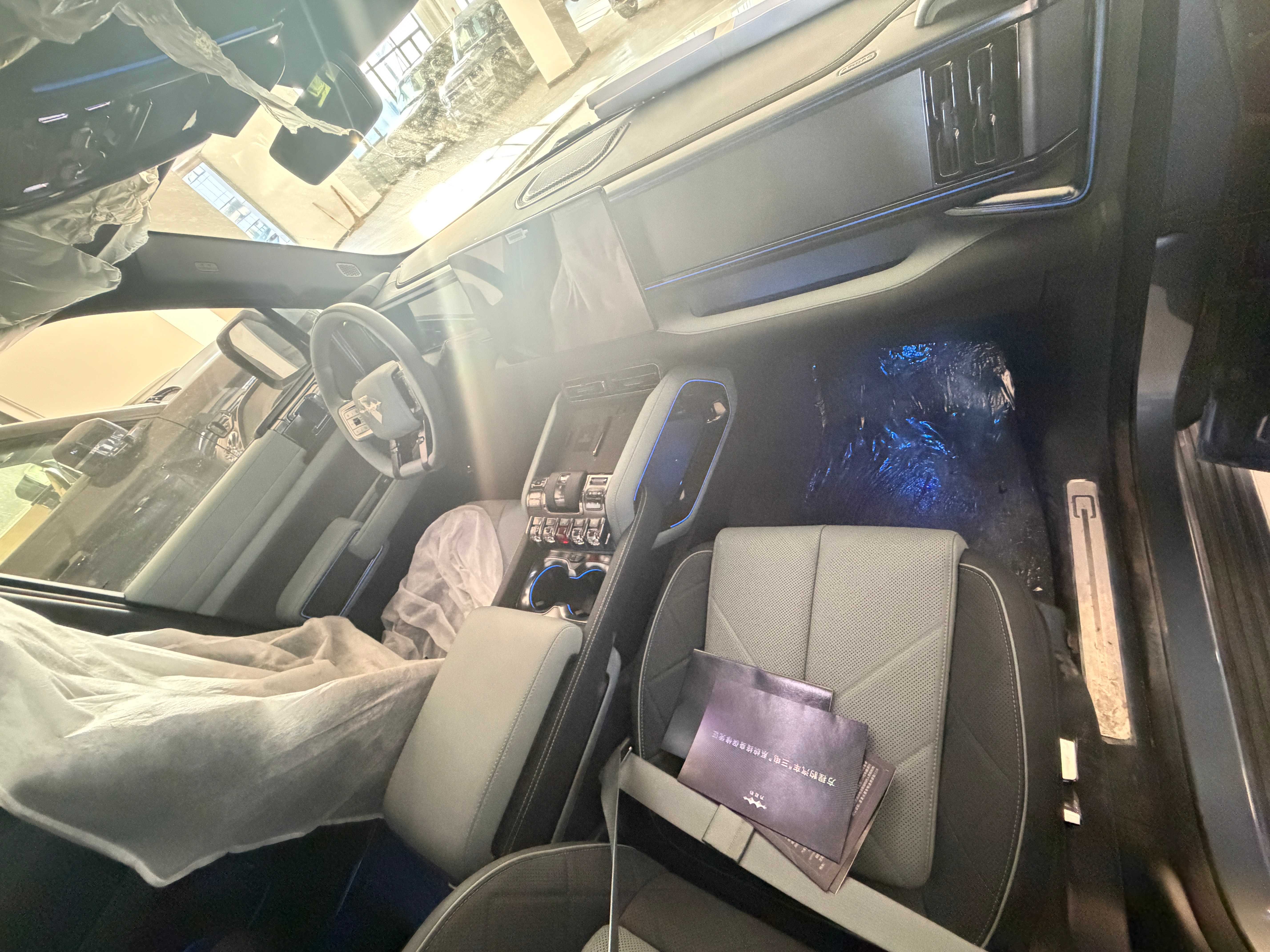 Fang Cheng Bao Leopard 5 2023 PHEV 4WD ECVT, 125km 31.8kWh LFP Battery, 5-seater V3