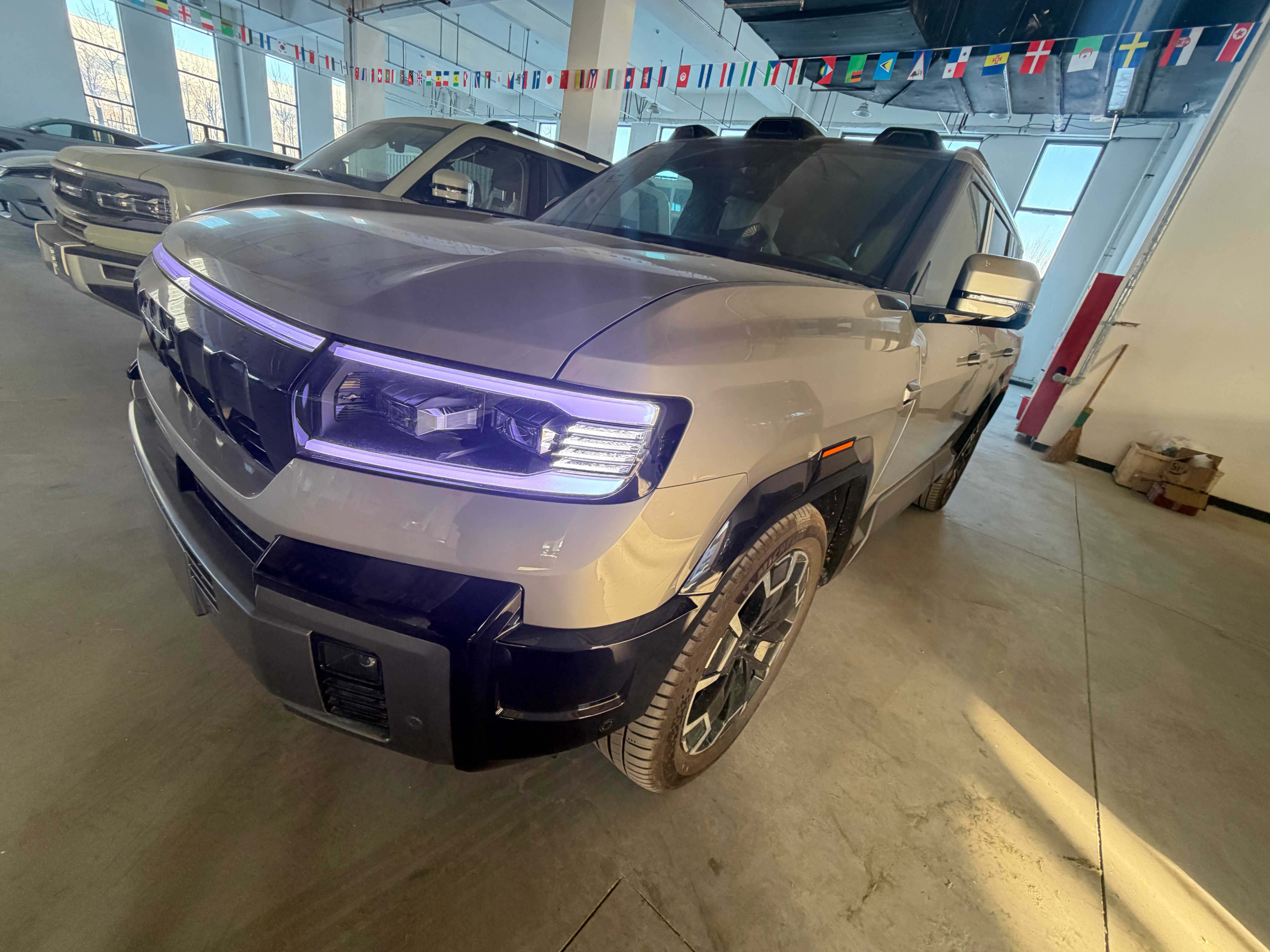 Fang Cheng Bao Leopard 8 2025 PHEV 4WD ECVT 36.8kWh LFP Battery, 6-seater V1