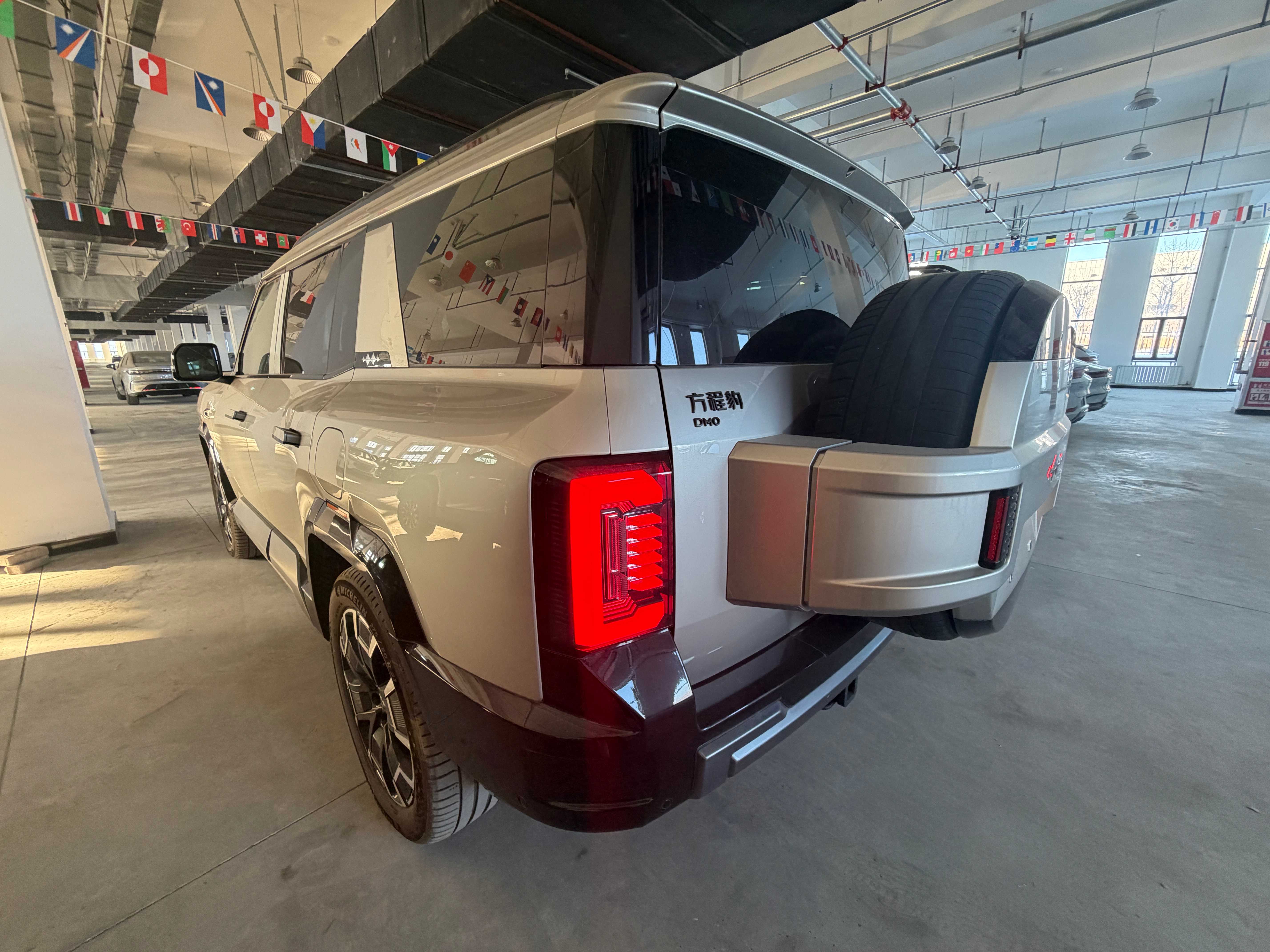 Fang Cheng Bao Leopard 8 2025 PHEV 4WD ECVT 36.8kWh LFP Battery, 6-seater V1