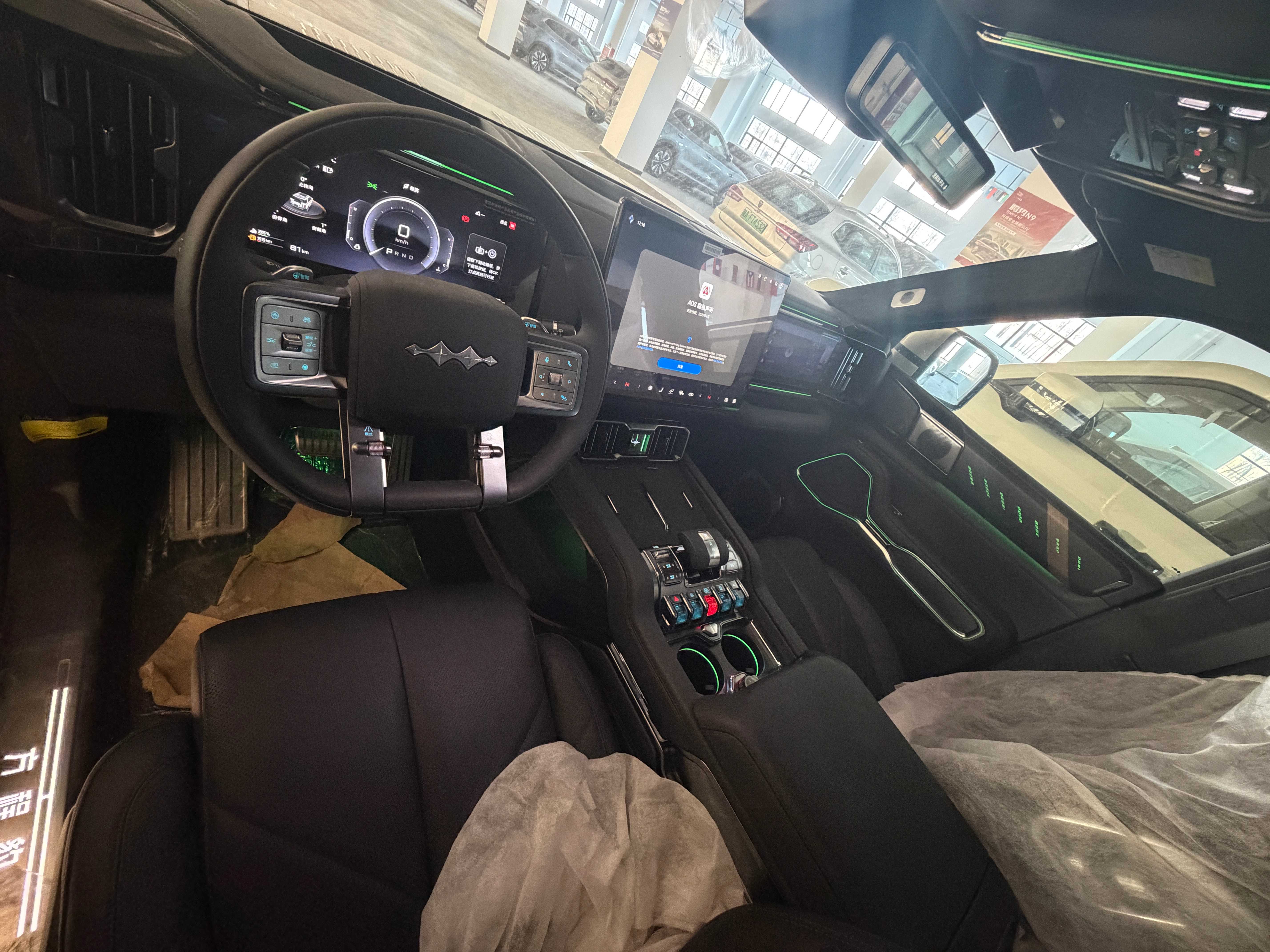 Fang Cheng Bao Leopard 8 2025 PHEV 4WD ECVT 36.8kWh LFP Battery, 6-seater V1
