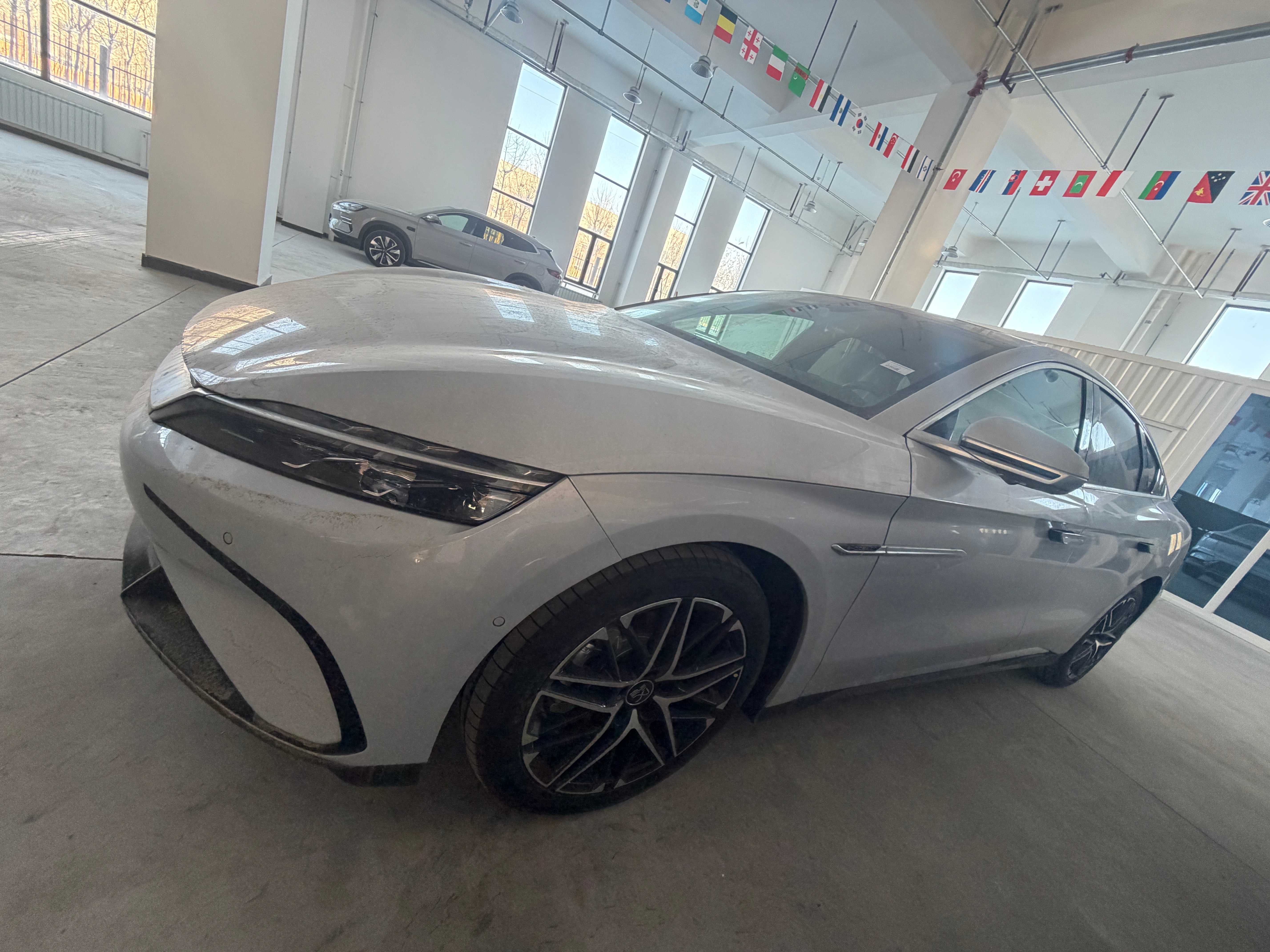 BYD Han 2025 BEV FWD FGT, 605km 72kWh LFP Battery, 5-seater V1