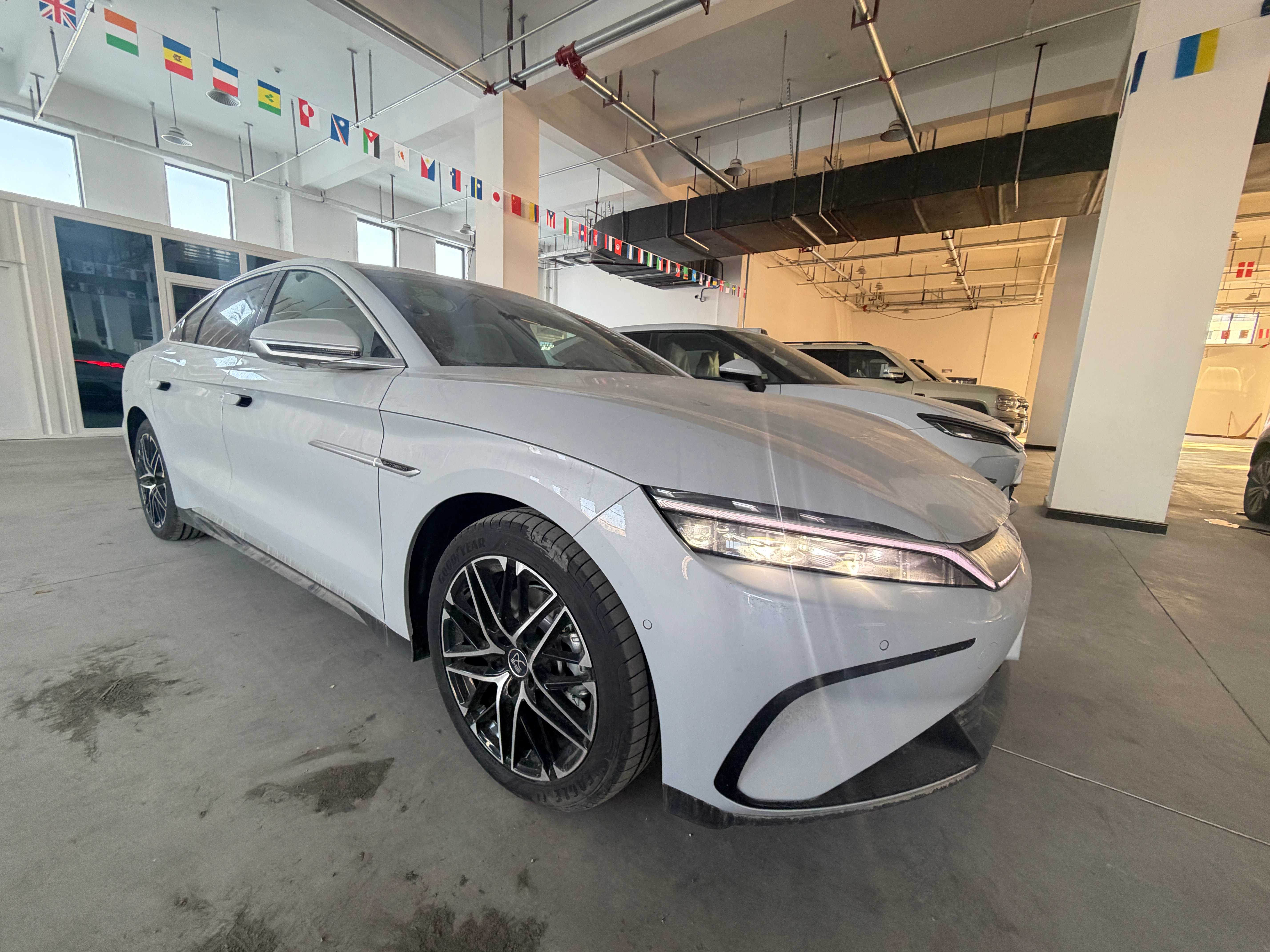 BYD Han 2025 BEV FWD FGT, 605km 72kWh LFP Battery, 5-seater V1